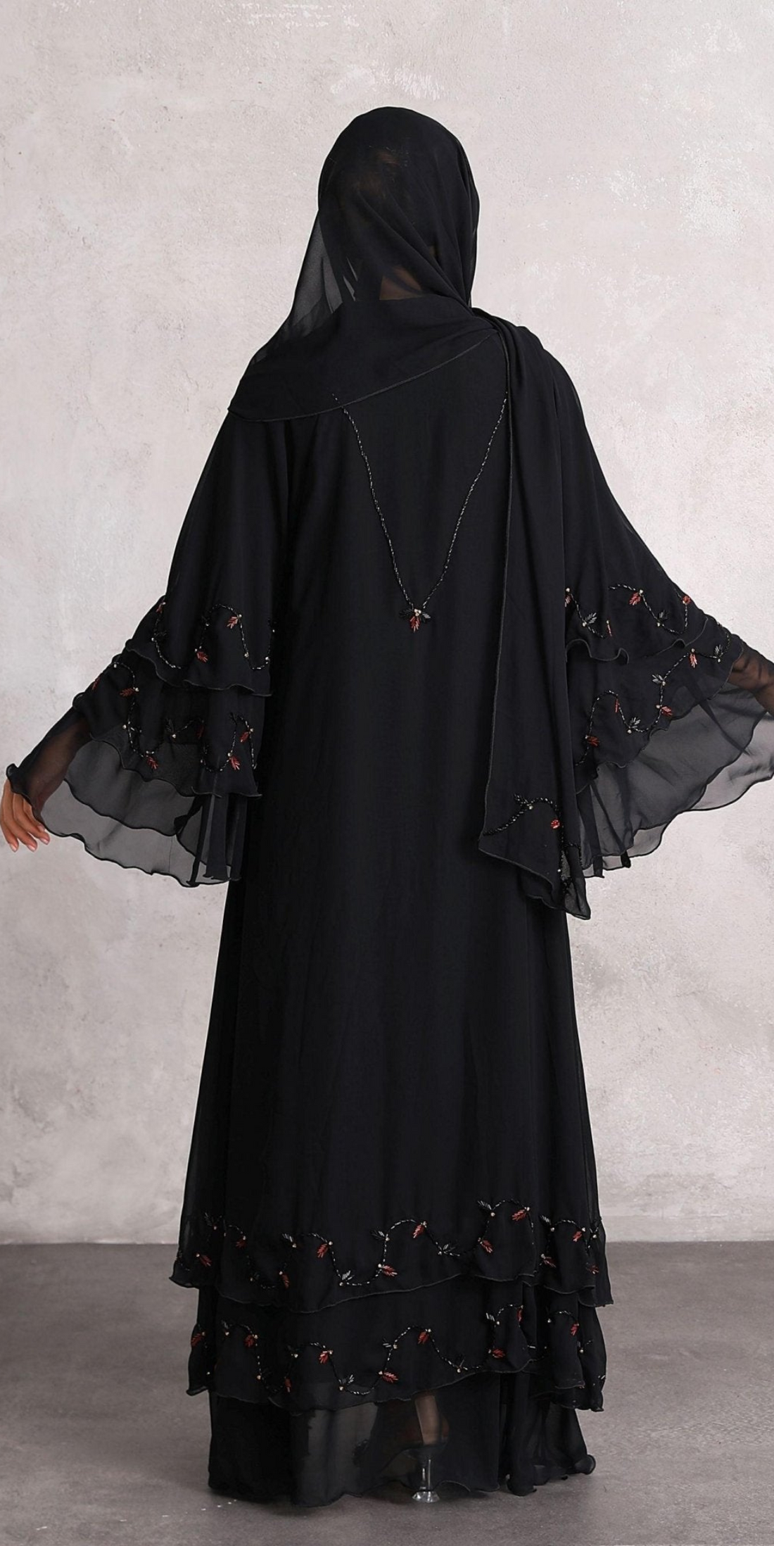 El işlemeli Şık Kırmızı Taşlı Abaya