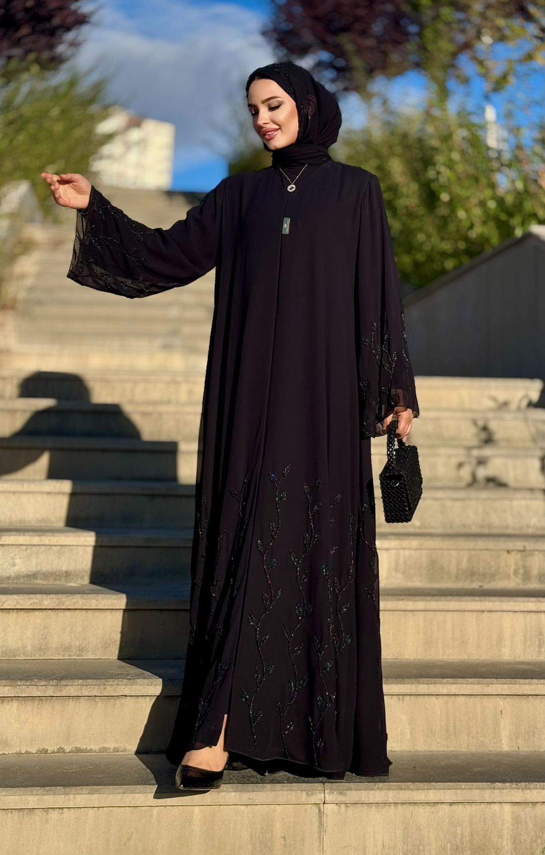 El İşlemeli Dallı Dubai Tarzı Siyah Abaya