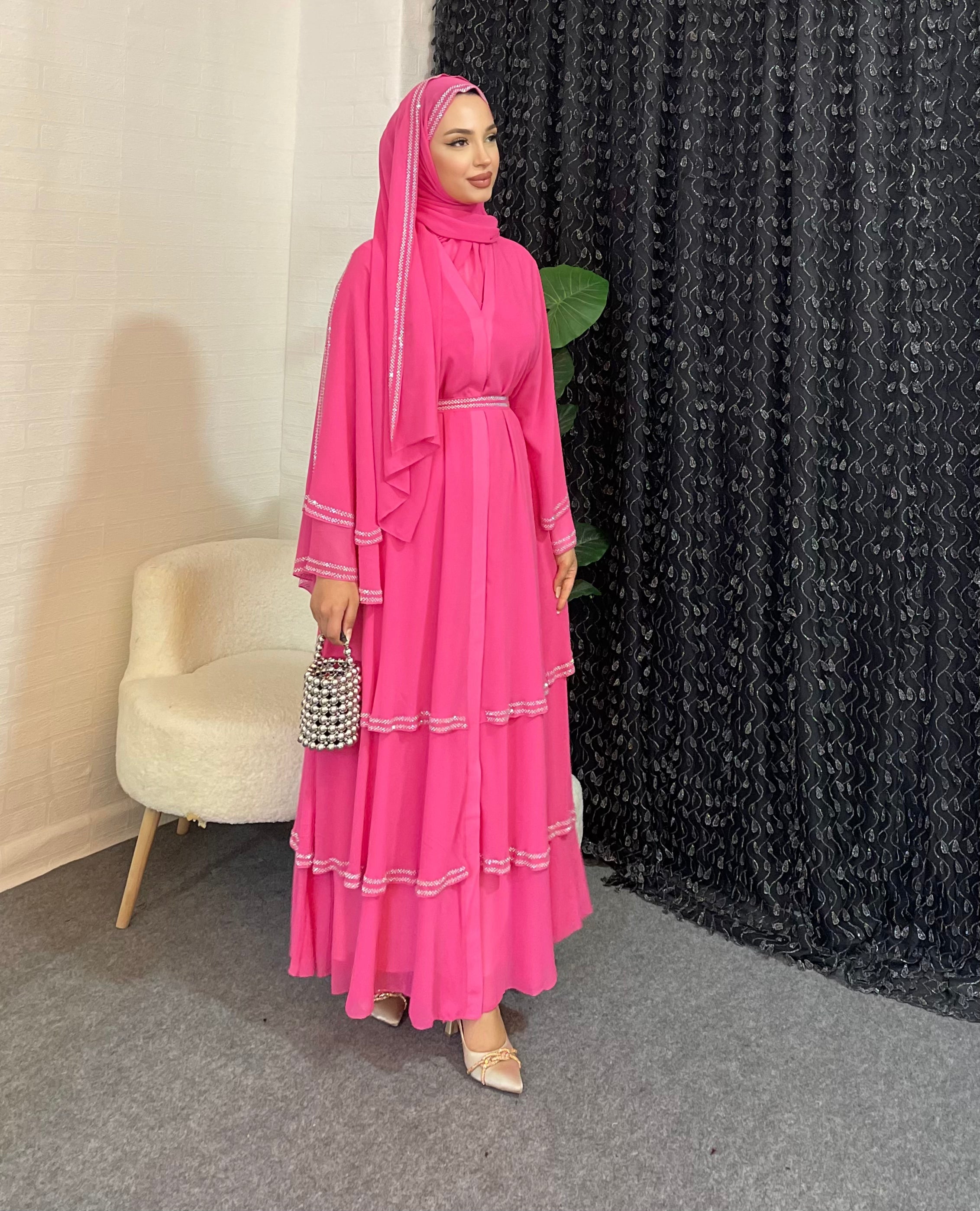 Üç Katlı Pembe Beyaz Taşlı Şifon Abaya