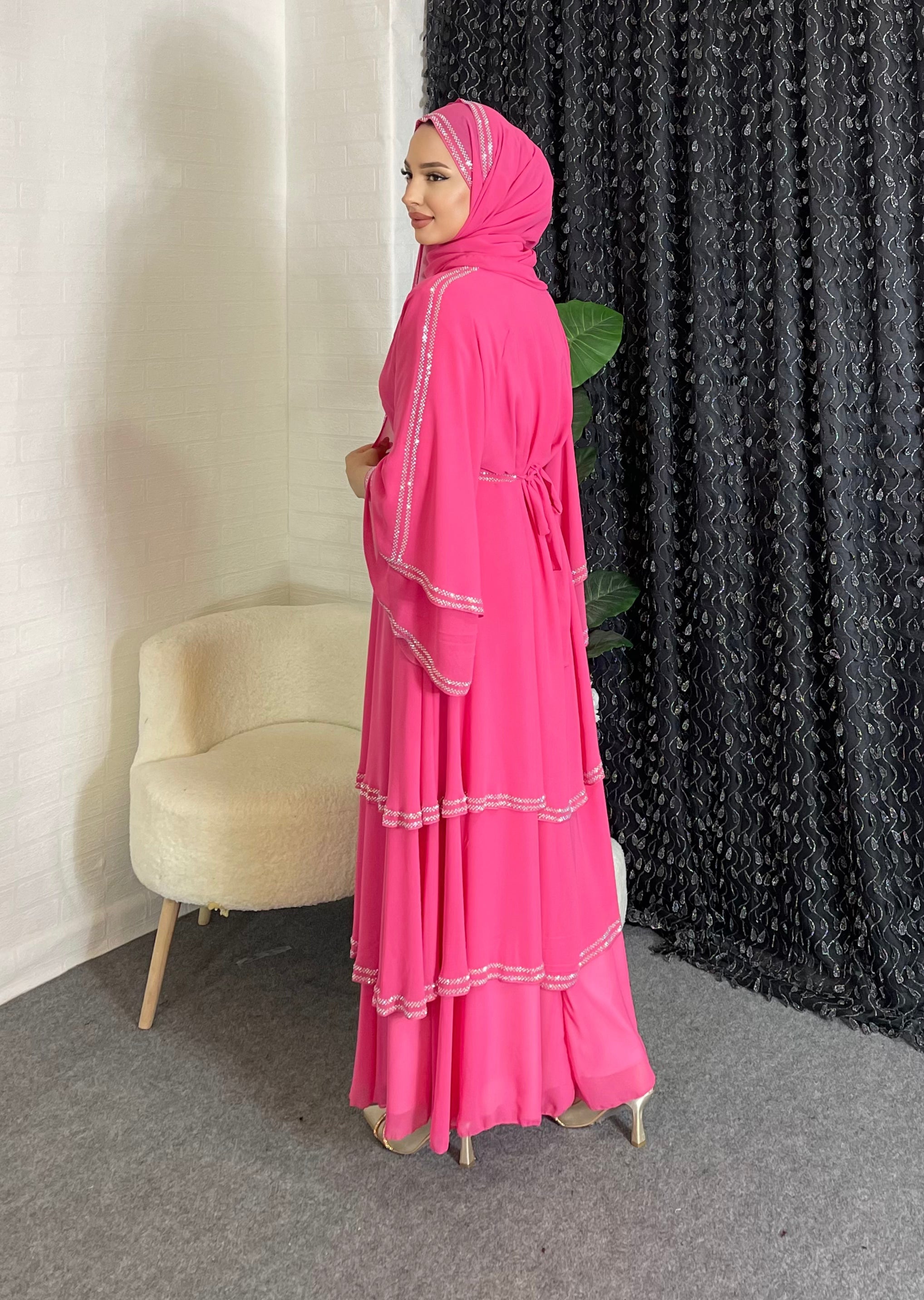 Üç Katlı Pembe Beyaz Taşlı Şifon Abaya