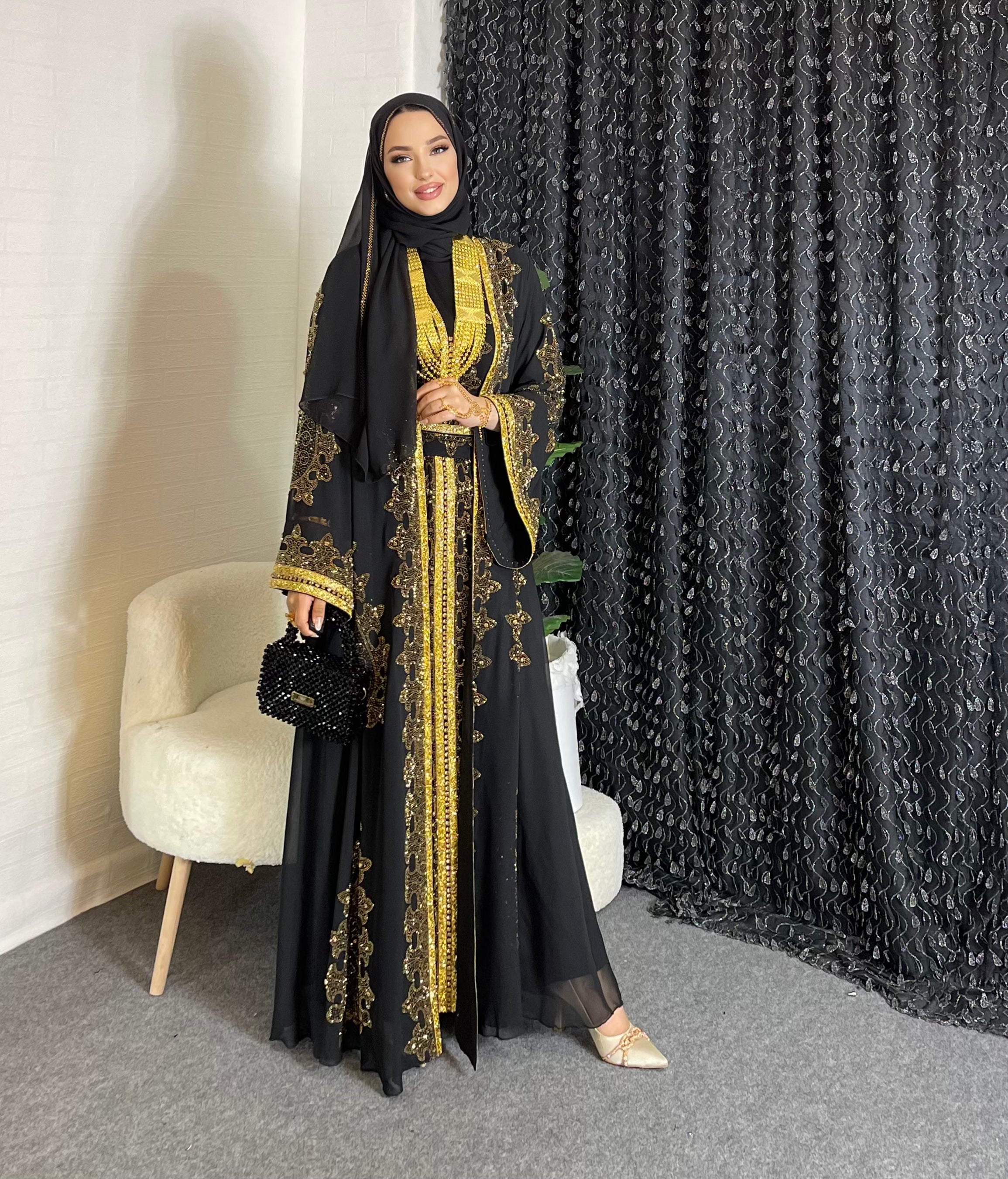 Gold Taş İşlemeli Kuyruklu Yöresel Abaya