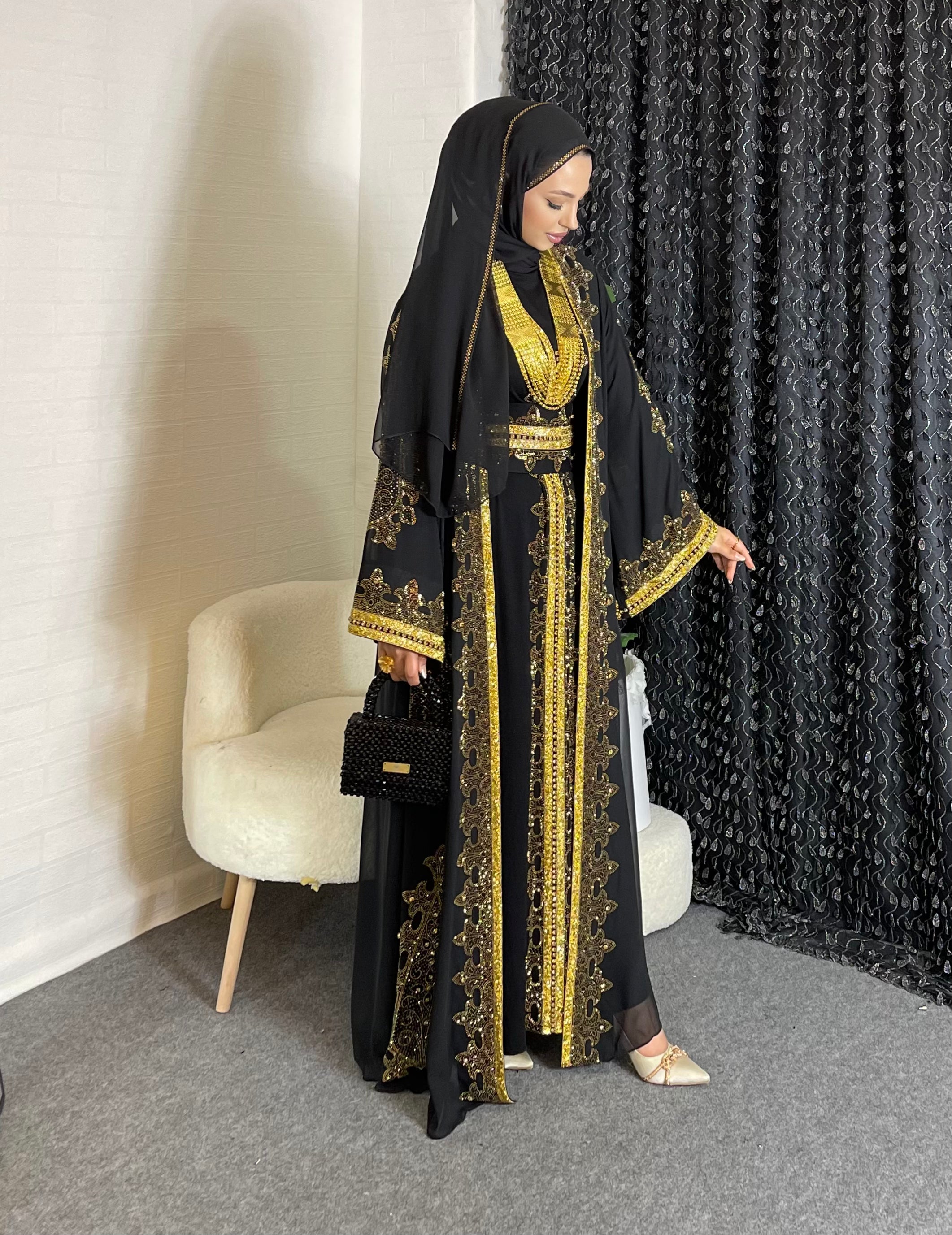 Gold Taş İşlemeli Kuyruklu Yöresel Abaya