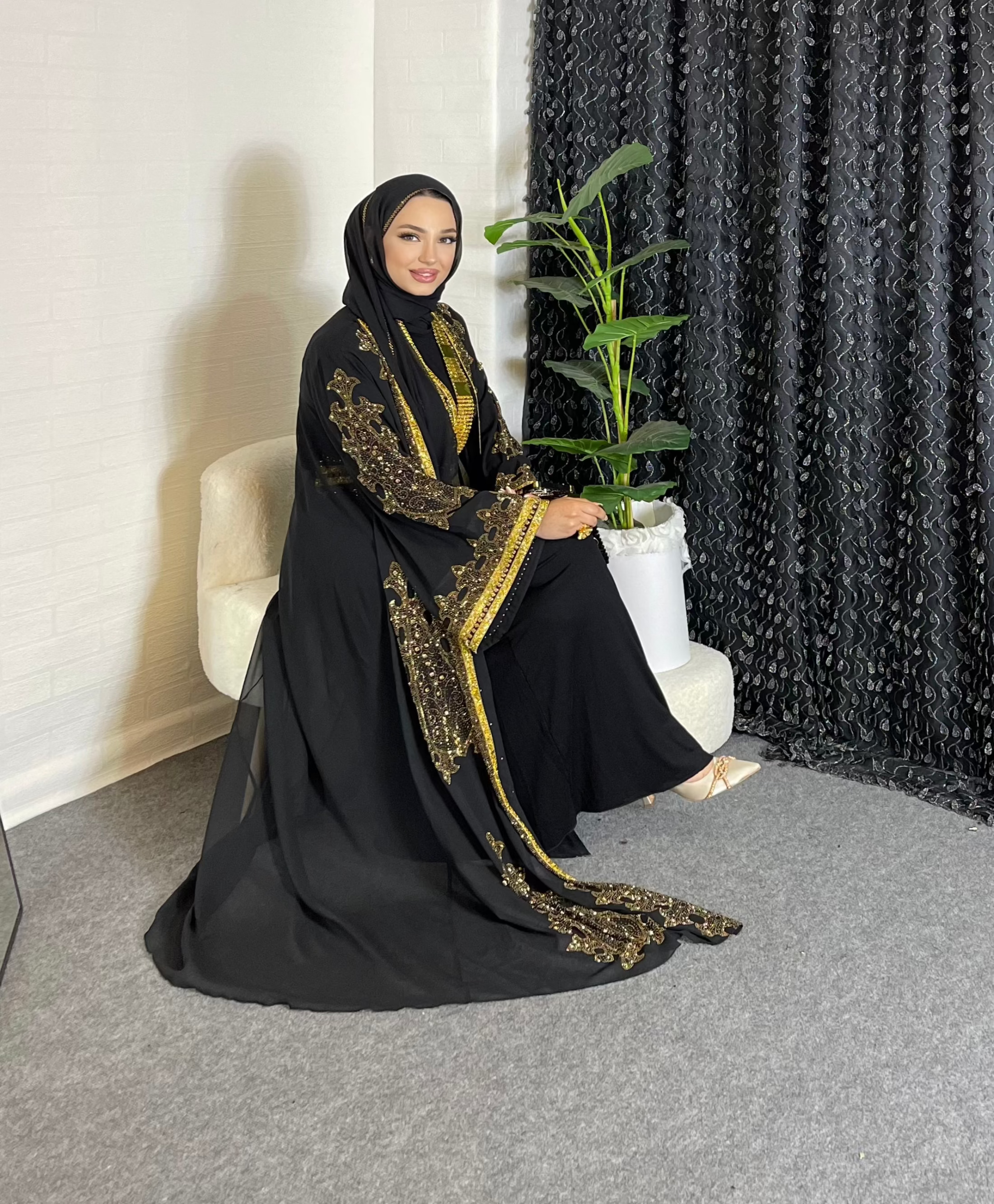 Gold Taş İşlemeli Kuyruklu Yöresel Abaya