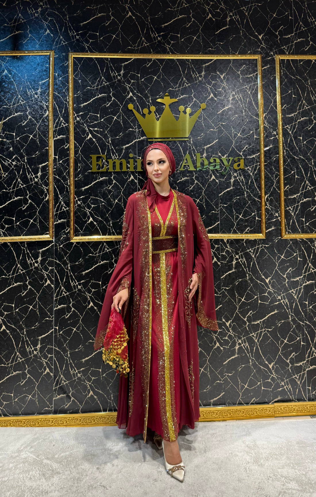 Yöresel Işıltılı Bordo ve Altın Taşlı Şifon Abaya
