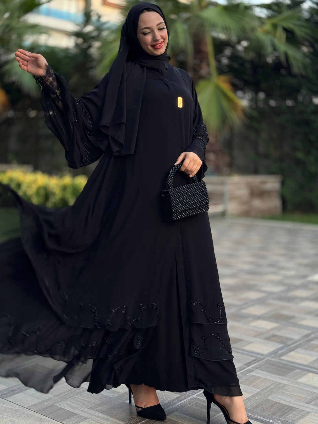 El İşlemesi Siyah Taşlı Siyah Şifon Abaya