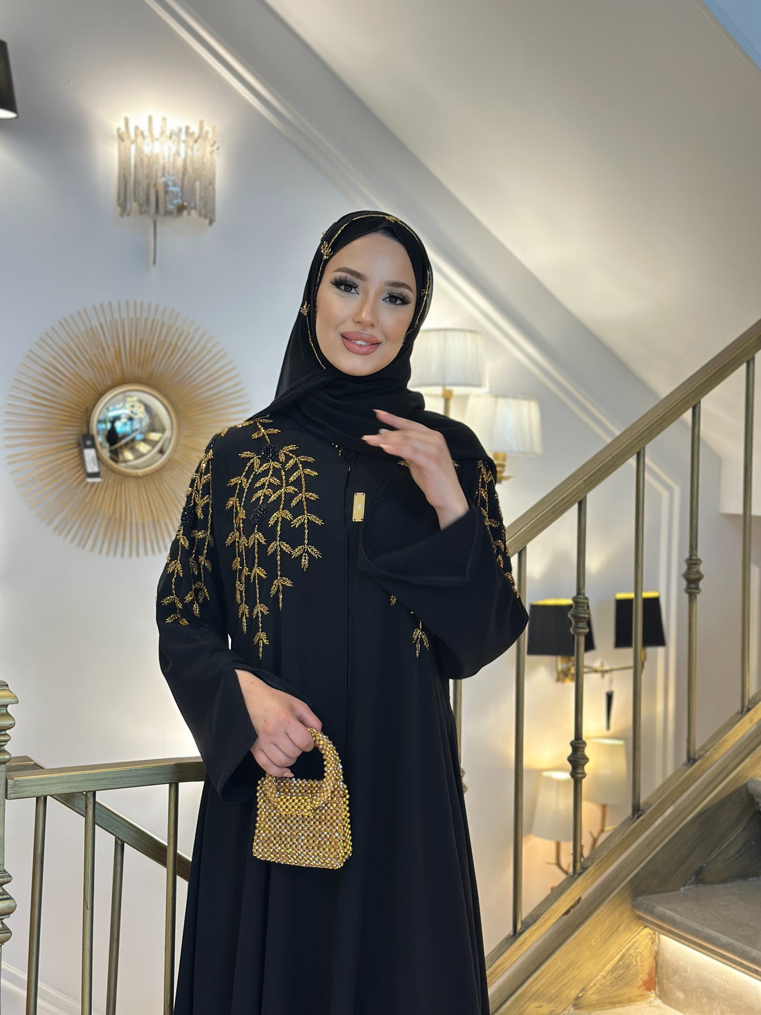 Omuzları El İşlemeli Gold Taşlı Siyah Abaya