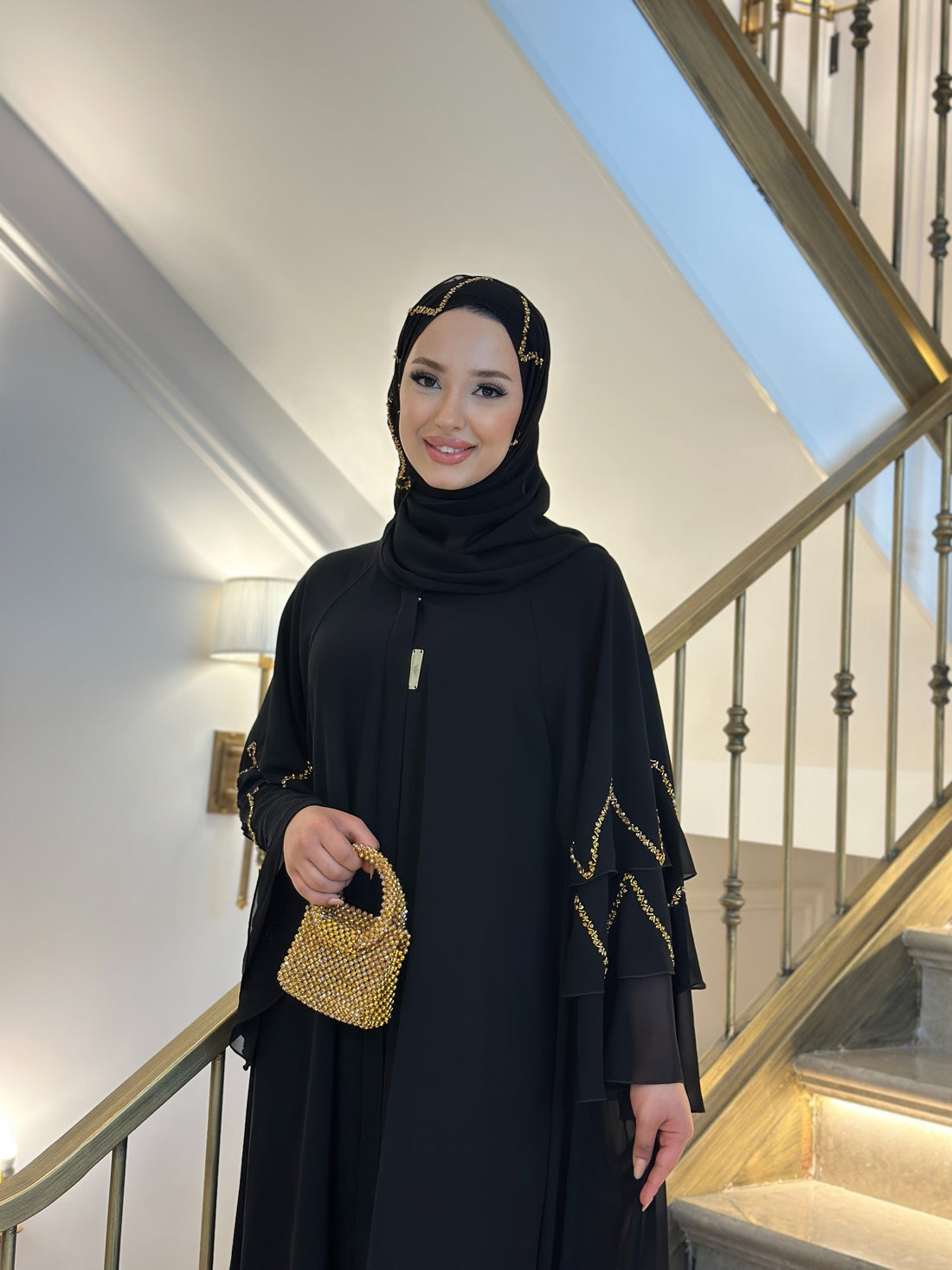 El İşlemesi Sari Taşlı Siyah Şifon Abaya