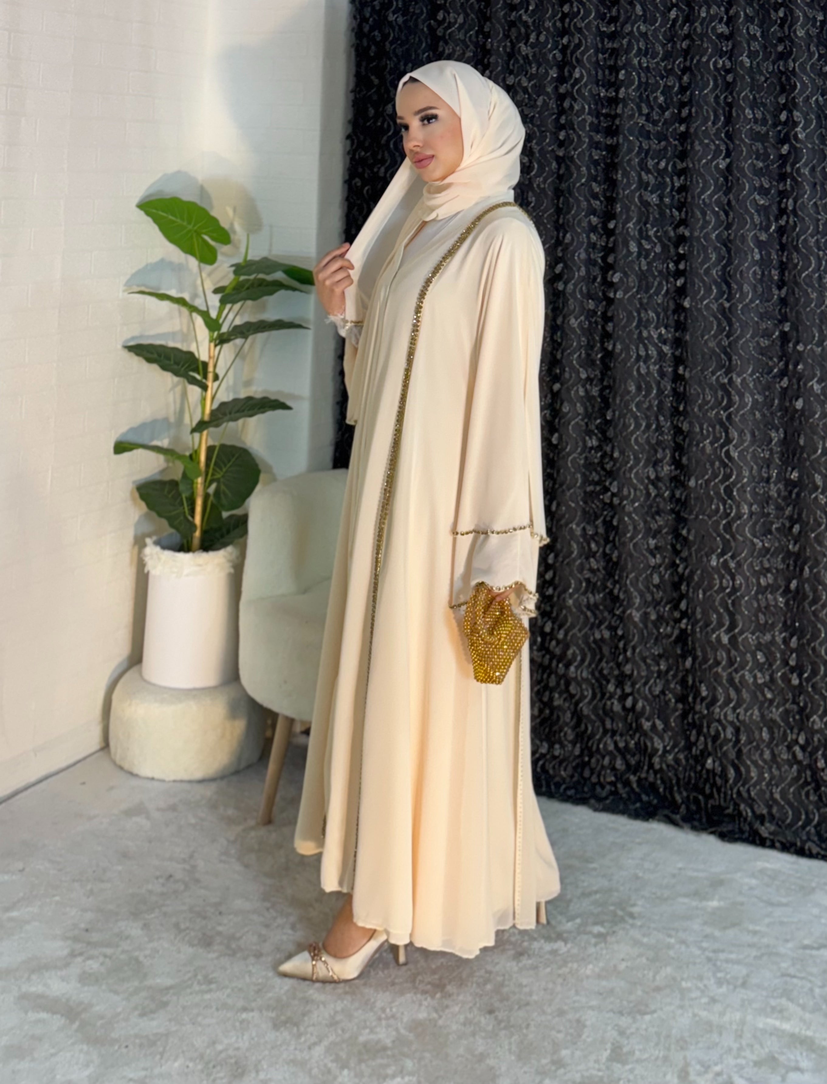 Önü Yırtmaçlı Gold Taşlı Şifon Bej Abaya