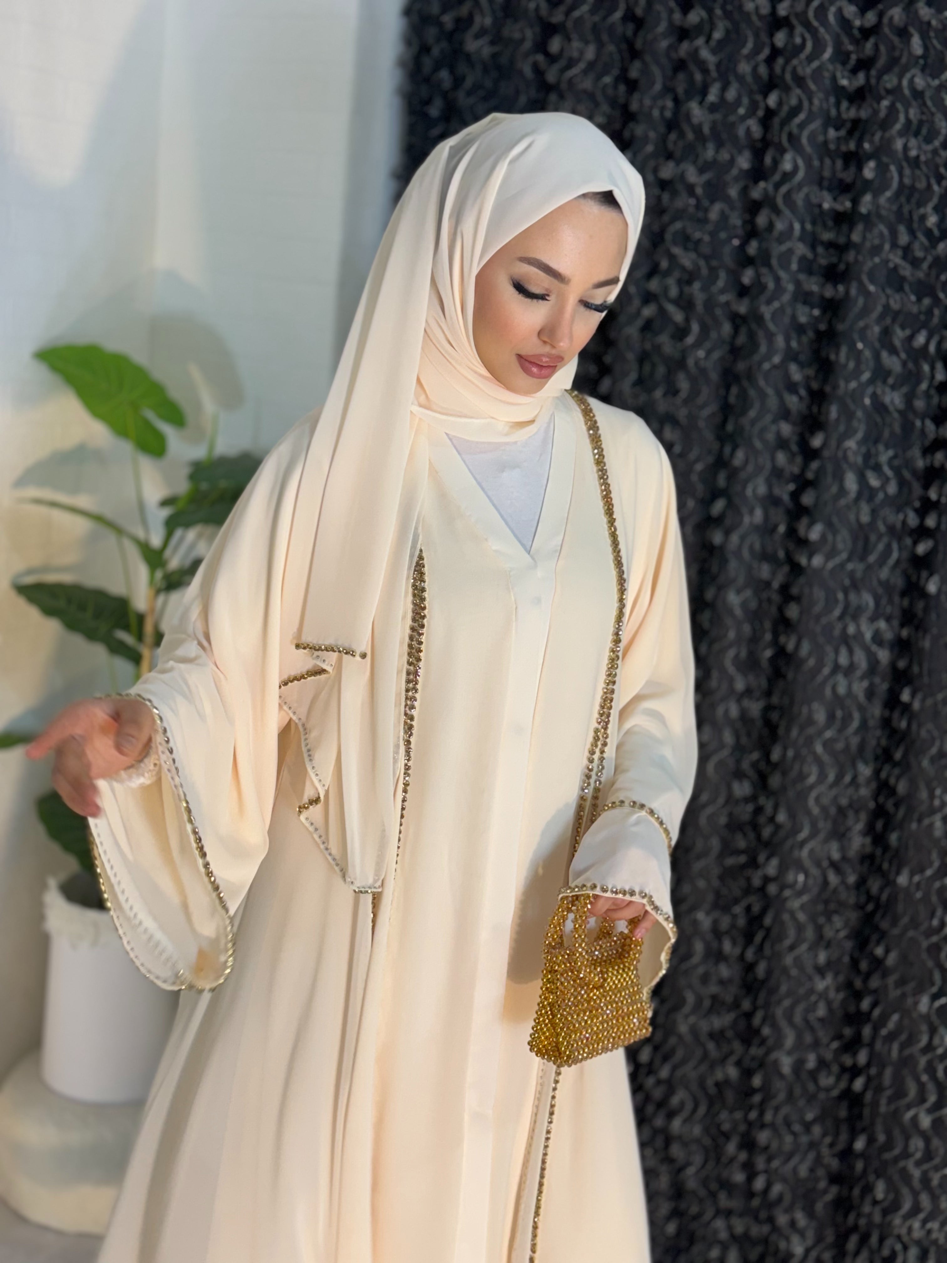 Önü Yırtmaçlı Gold Taşlı Şifon Bej Abaya