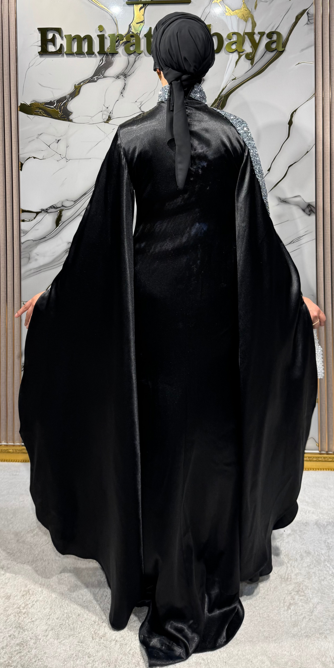 Beyaz Taşlı Çiçek Desenli Saten Kelebek Kollu El Yapımı Abiye