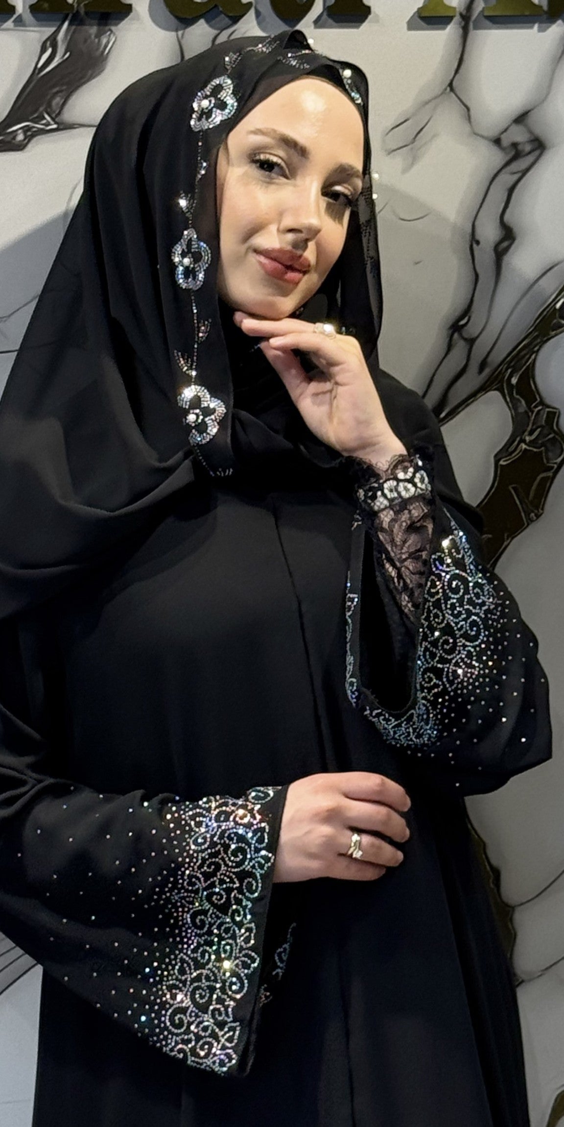 Şal Detaylı Pul İşlemeli Siyah Abaya | ŞAL42 HSB