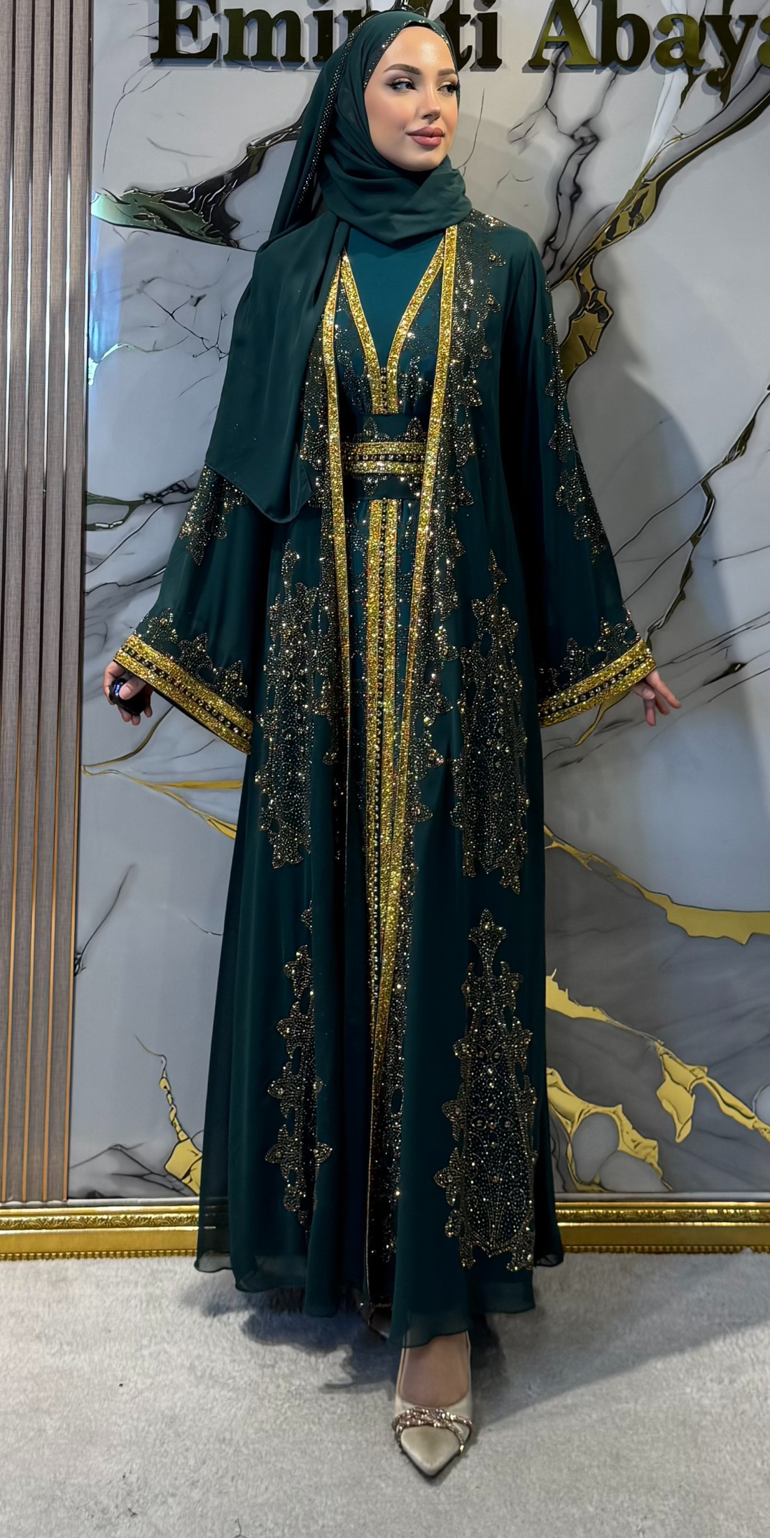 Zümrüt Yeşili Altın Arabesk Taşlı Yöresel Takım – Ön Görünüm | WS58 GSGREEN | Emirati Abaya