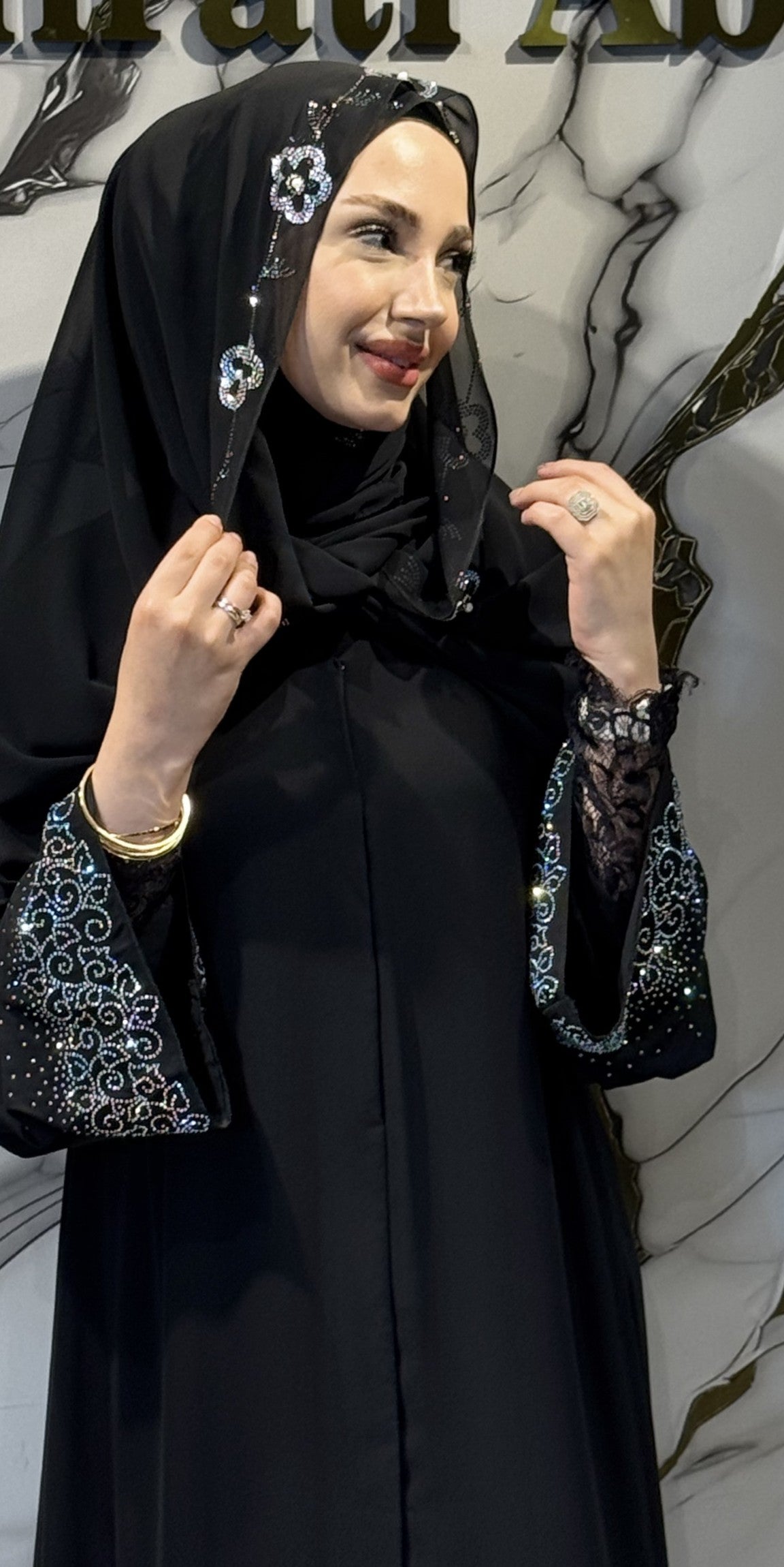 Şal Detaylı Pul İşlemeli Siyah Abaya | ŞAL42 HSB
