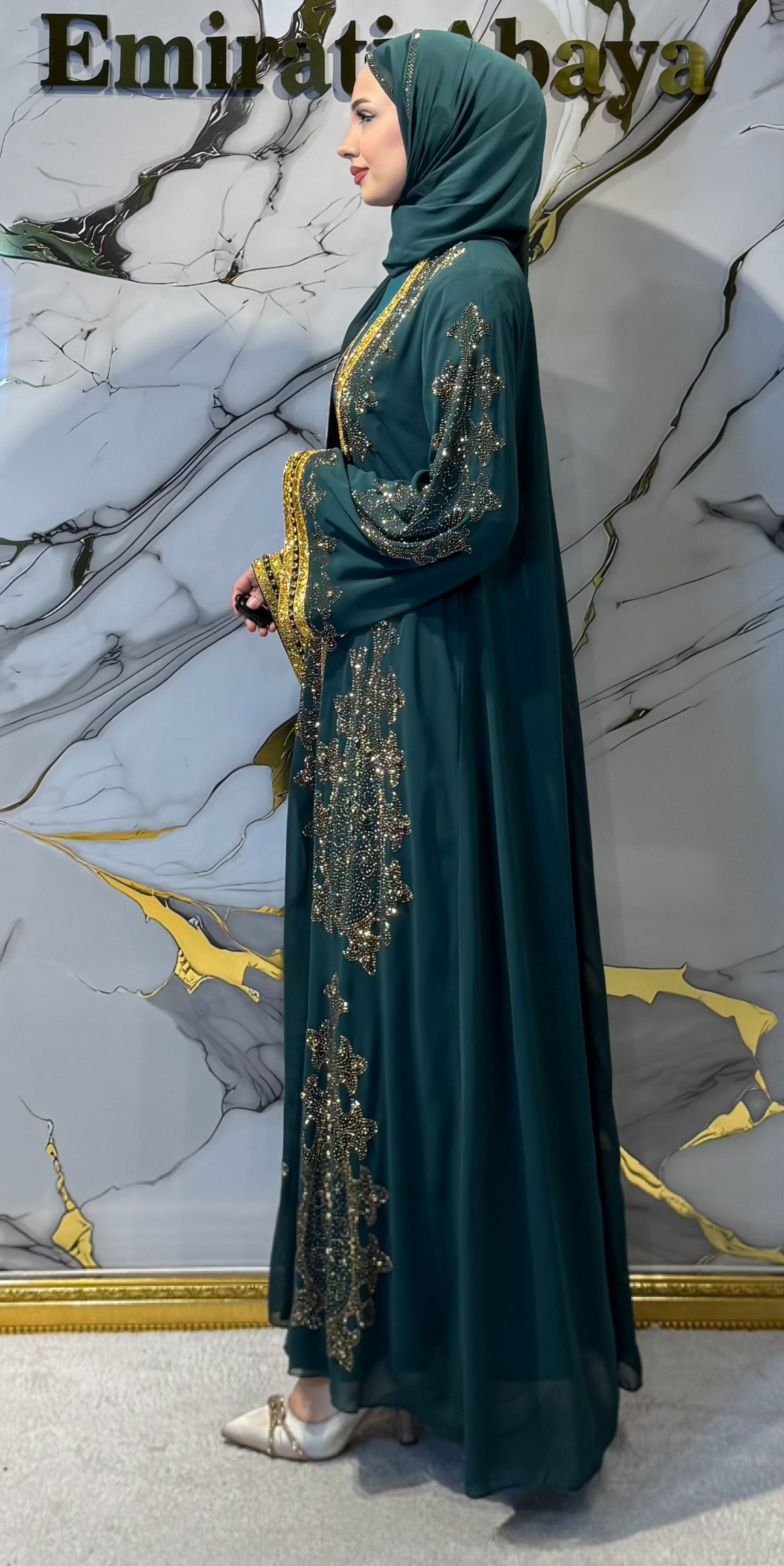 Zümrüt Yeşili Yöresel Abaya Takım – Sağ Yan Görünüm | WS58 GSGREEN | Emirati Abaya