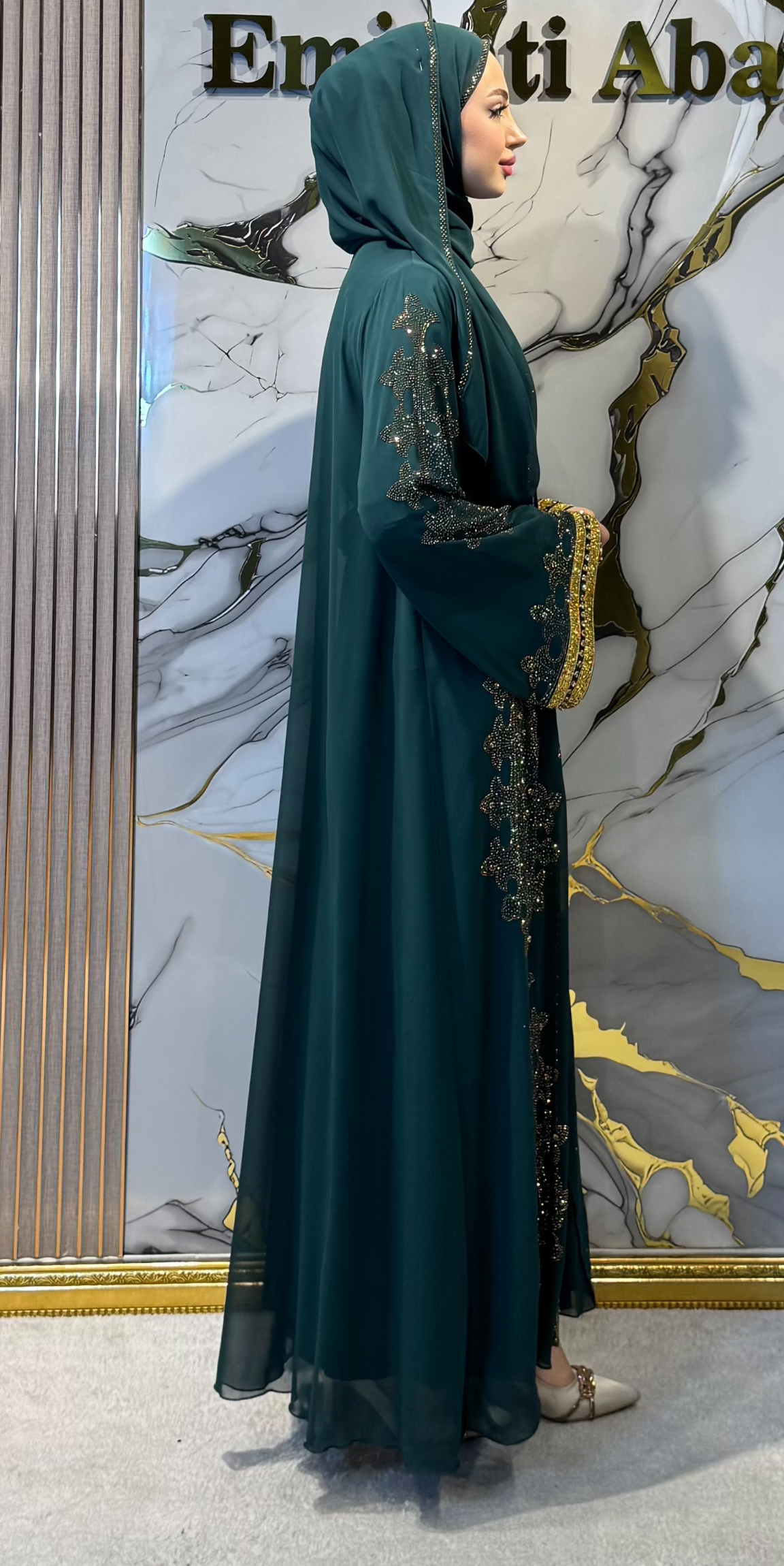 Zümrüt Yeşili Yöresel Abaya Takım – Sol Yan Şal Detay | WS58 GSGREEN | Emirati Abaya