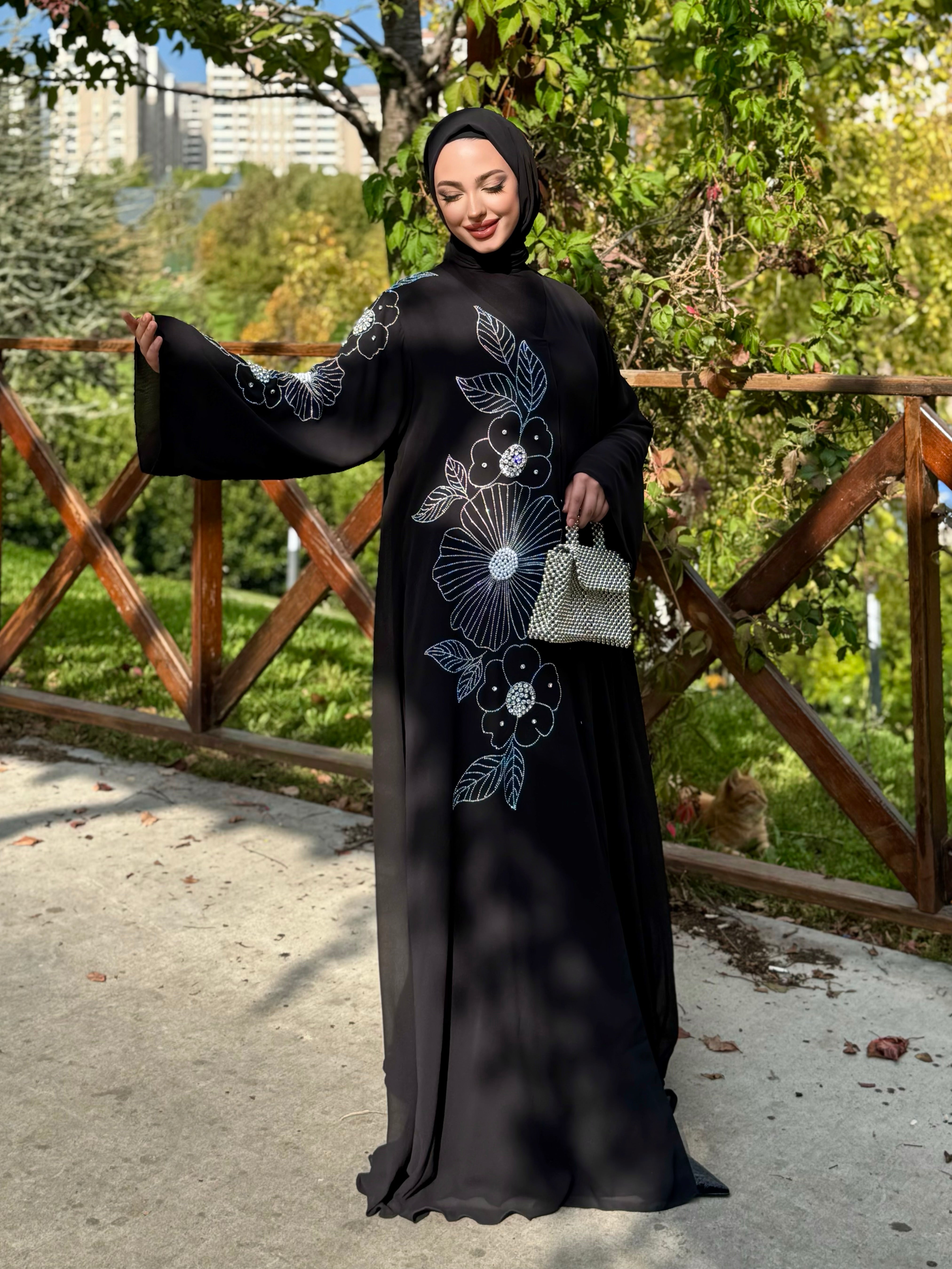 Işıltılı Taş Desenli Siyah Abaya