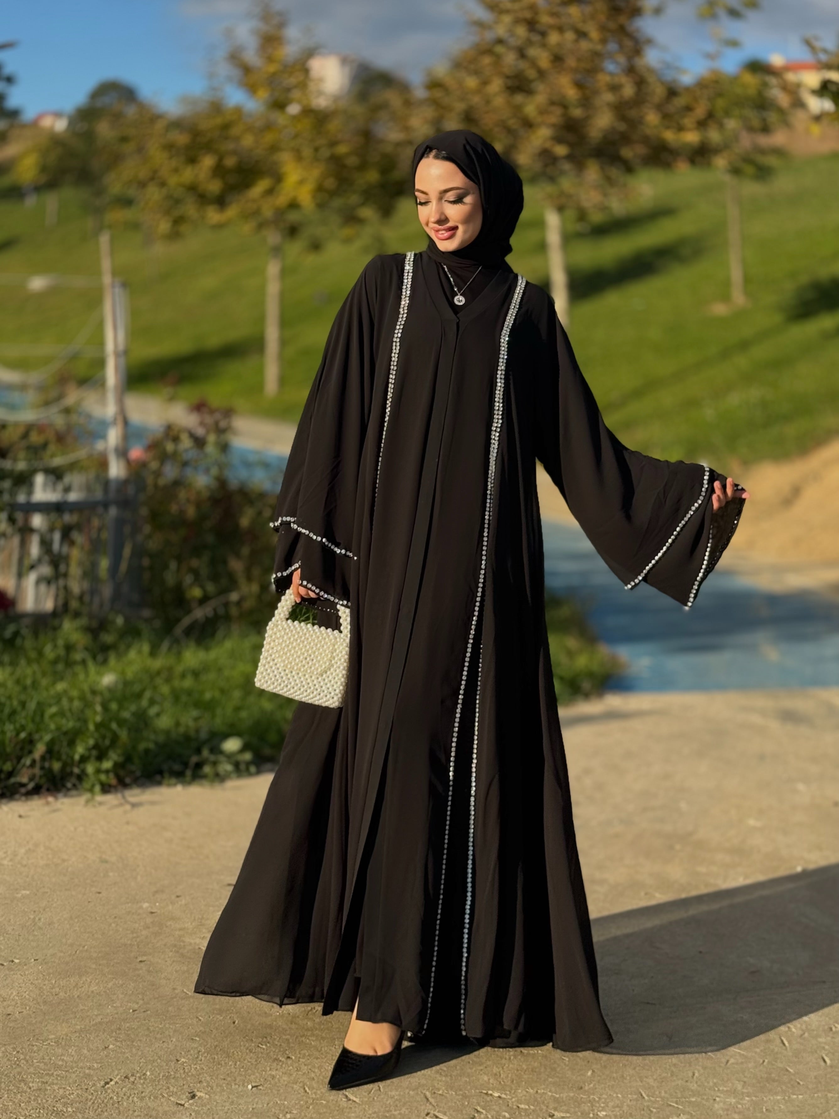 Önü Yırtmaçlı Kristal Taşlı Şifon Abaya