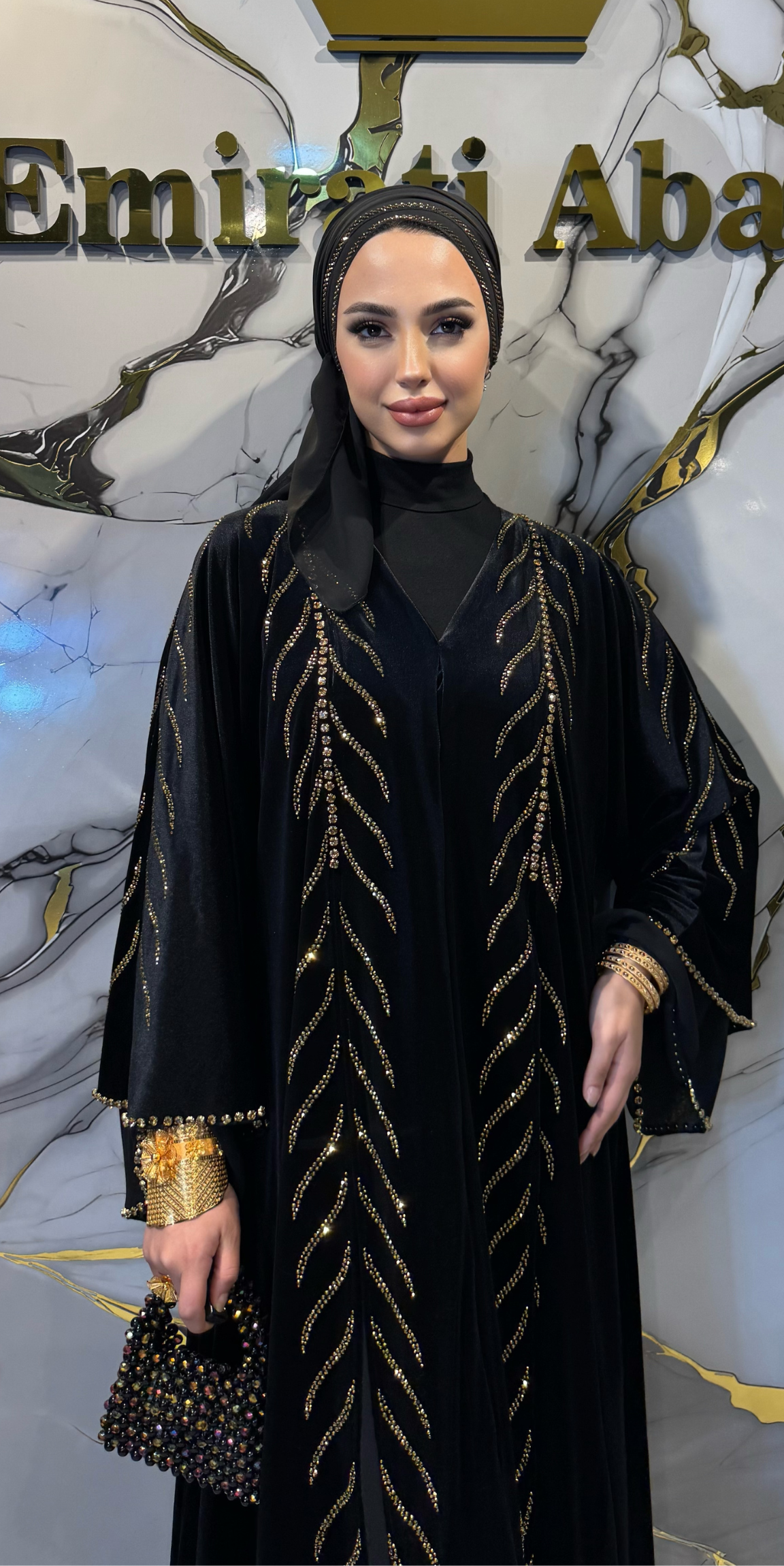 Altın Taşlı Emirati Tasarım Siyah Kadife Abaya