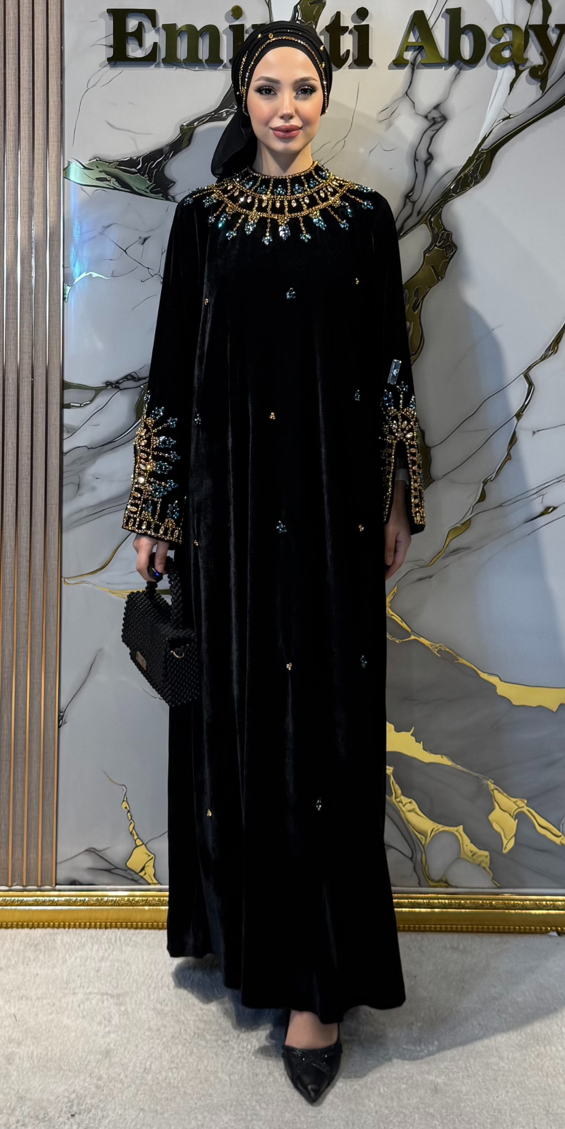 Siyah Kadife Mavi ve Gold Taş İşlemeli El İşlemli Abaya | EF0025 GSVB