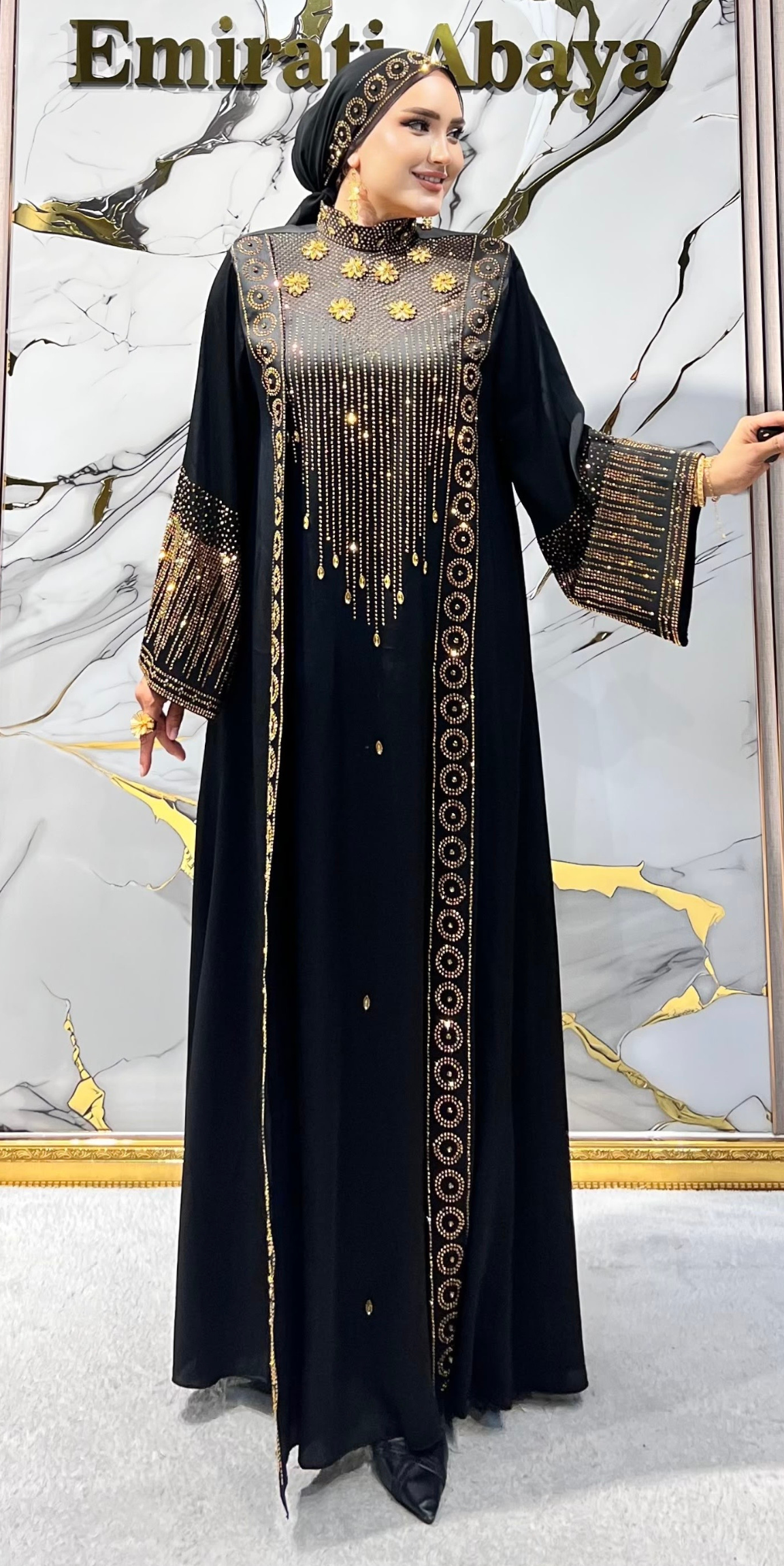 Siyah Dubai Kumaş Ön ve Kollarda Gold Taşlı El Yapımı Abaya | EF0043 GSB