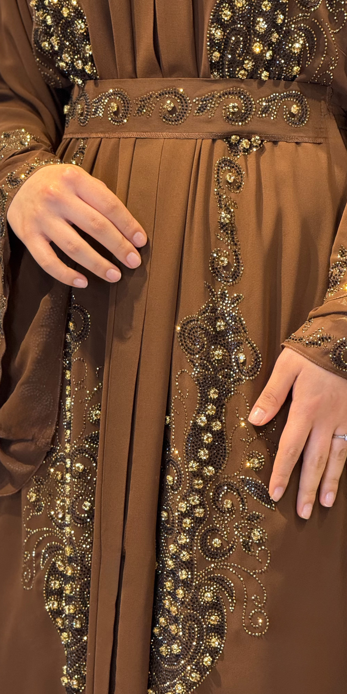Kahverengi Korean Şifon Abaya Golden Swarovski ve Chakma Taş Detaylı