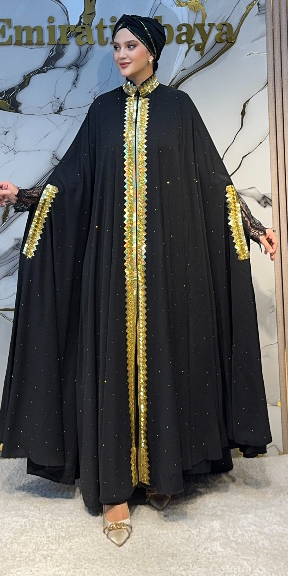 Altın Taşlı Dantel Kollu Siyah Kolsuz Abaya Emirati Abaya | LY71