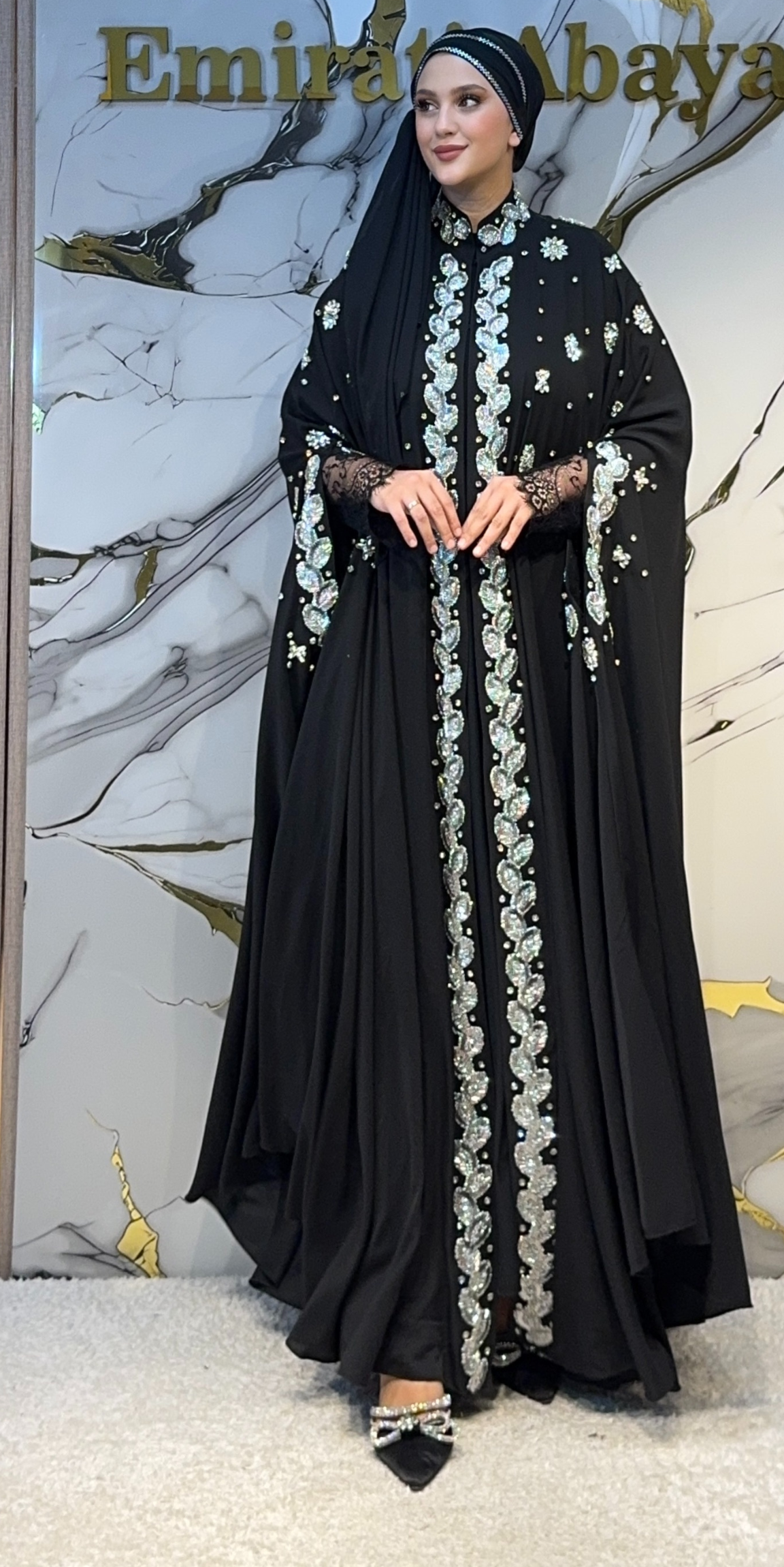 Beyaz Taşlı Dantel Kollu Siyah Kolsuz Abaya Emirati Abaya | LY39