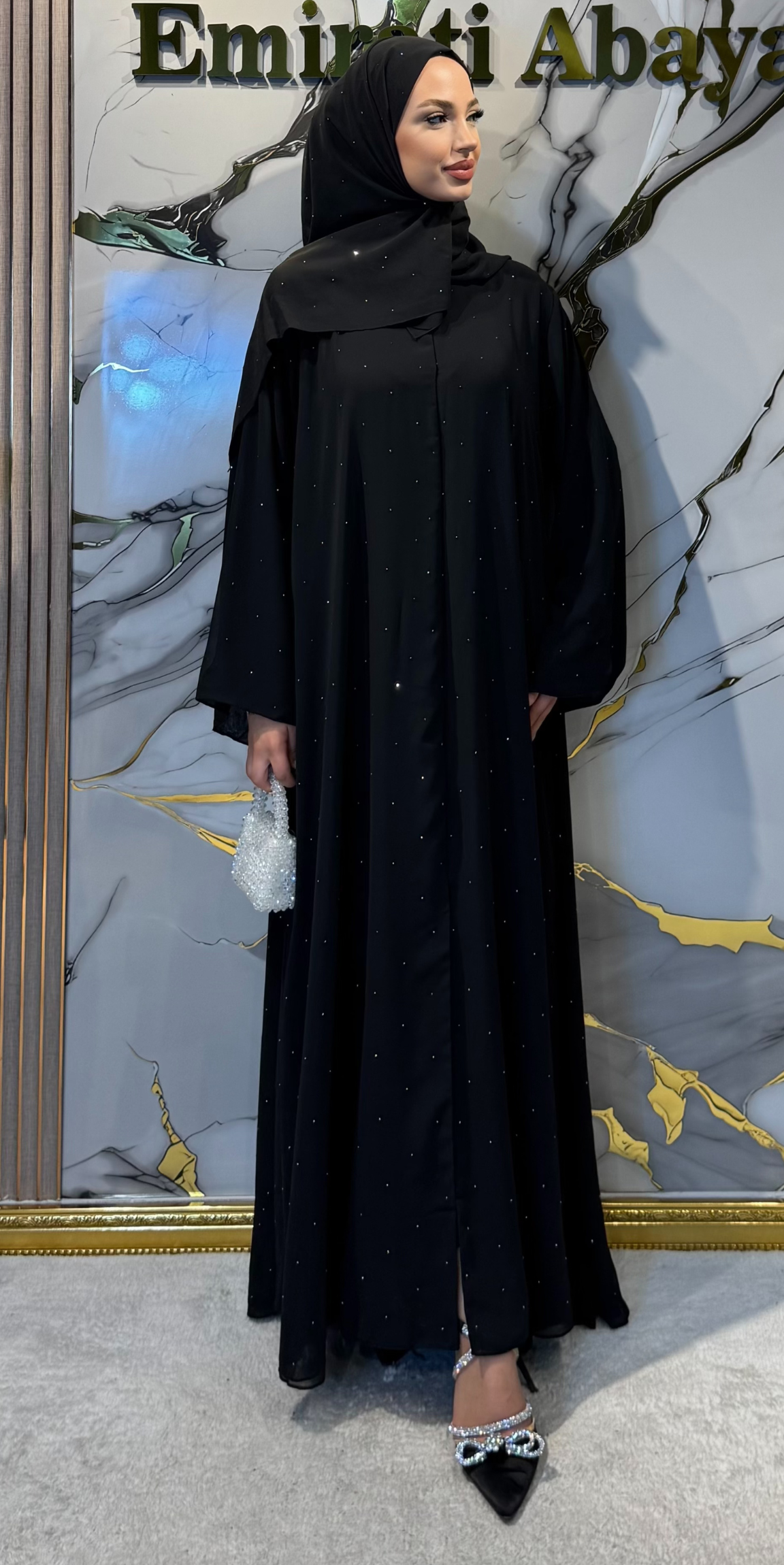 عباية شيفون سوداء فاخرة مرصعة بأحجار سواروفسكي