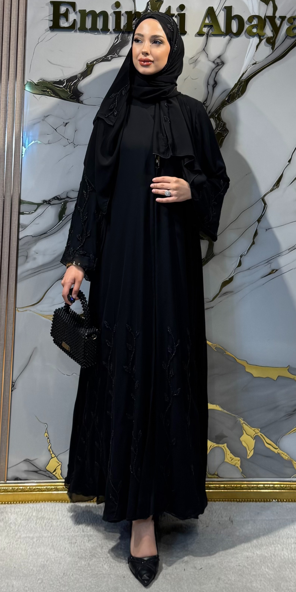 El İşlemeli Dallı Dubai Tarzı Siyah Abaya