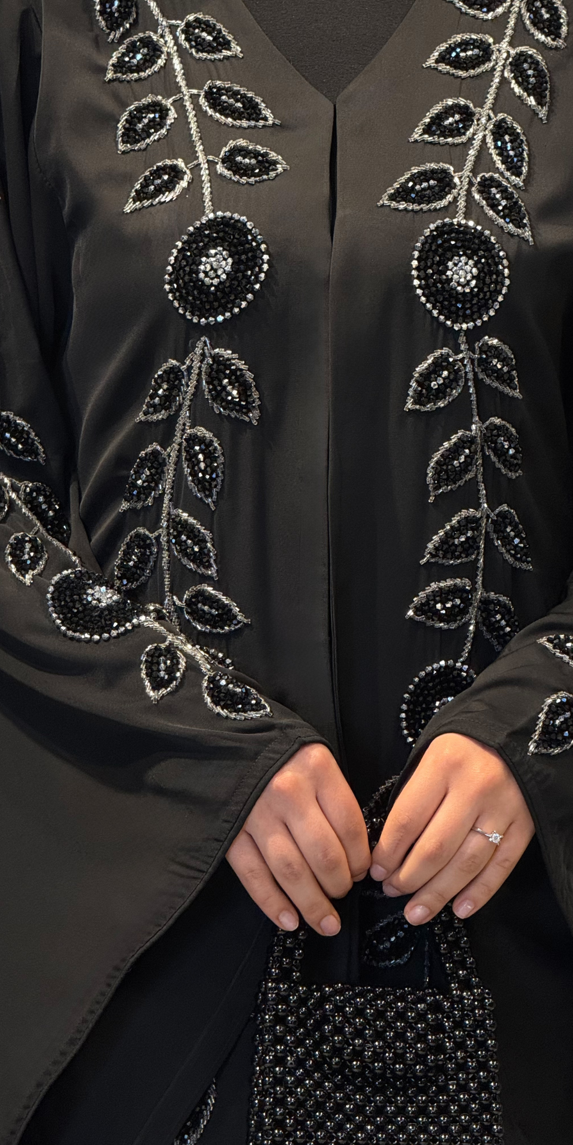 El İşçiliği Swarovski Taşlı Siyah Chorook Kumaş Lüks Abaya | EF008 BSB