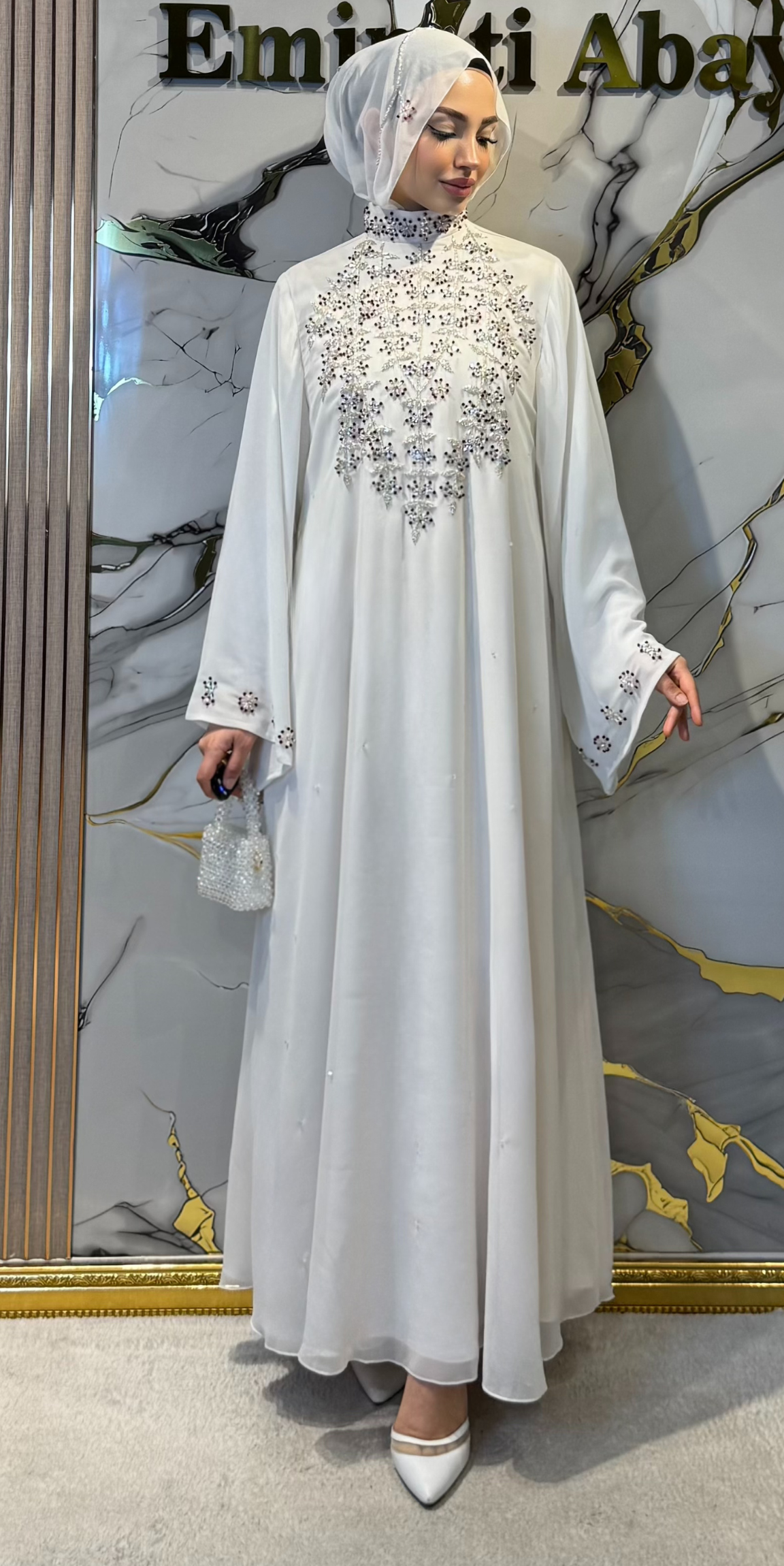 El İşlemeli Taşlı Beyaz Dubai Abaya – Şallı Takım | EF0032