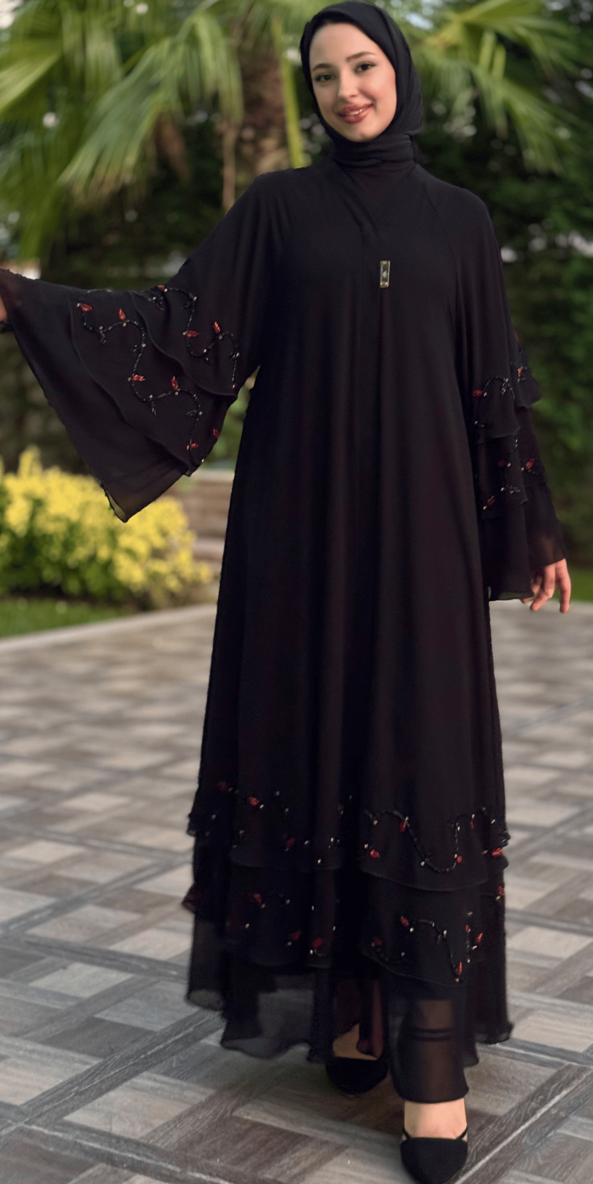 El işlemeli Şık Kırmızı Taşlı Abaya