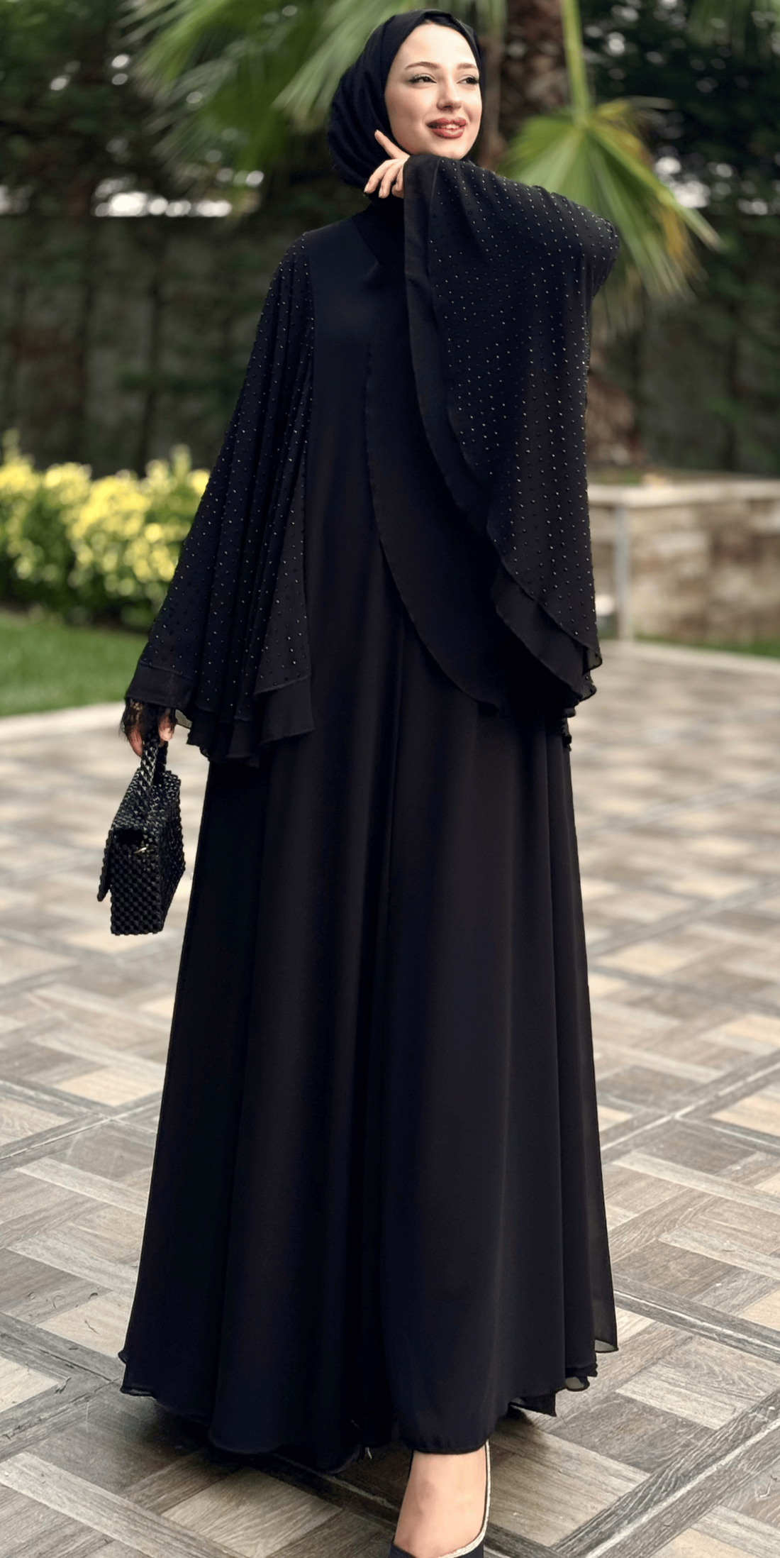 Siyah Taşlı Pelerin Detaylı Siyah Abaya