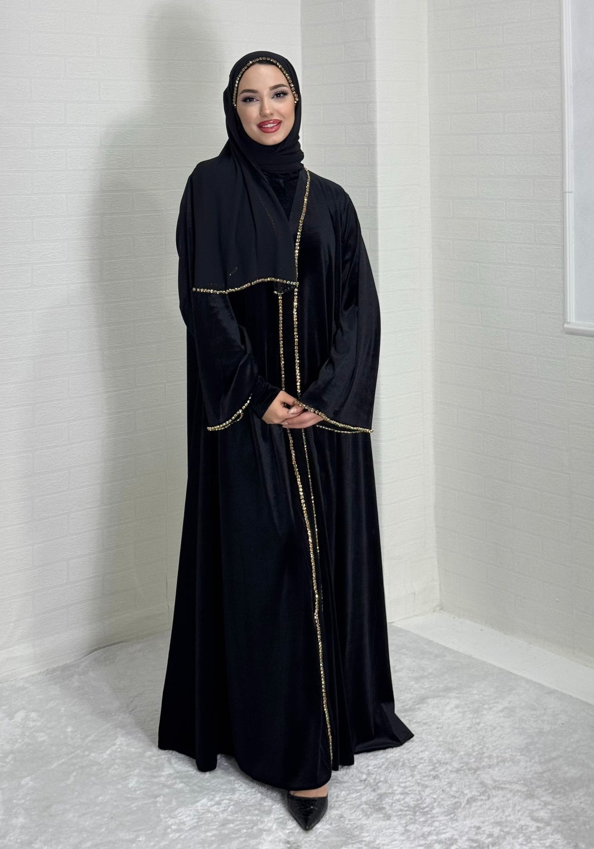 Siyah Kadife Gold Taş İşlemeli Şık Abaya - Çıtçıtlı Zarif Model TM92 CGSVB