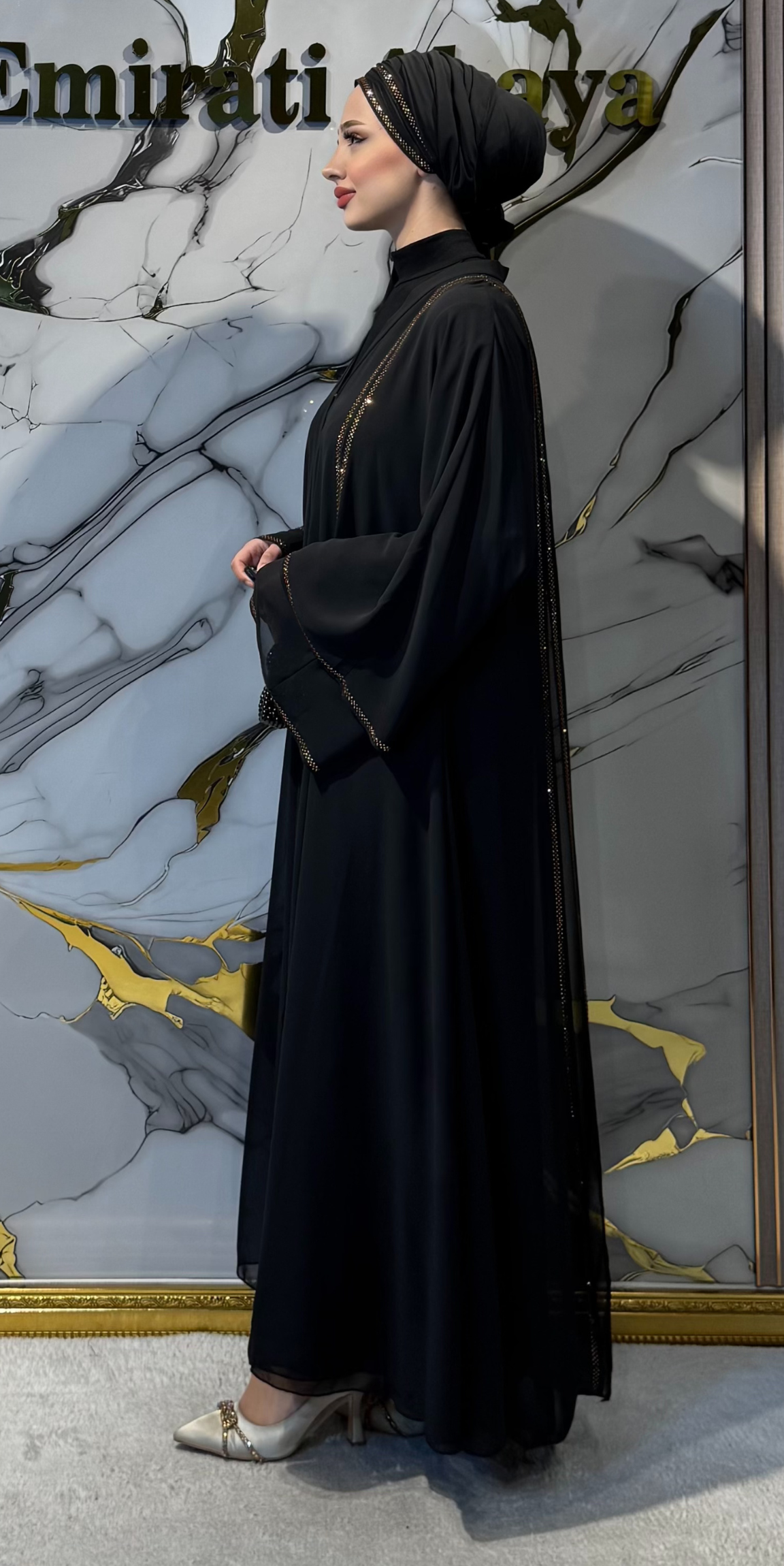 Önü Yırtmaçlı Gold Taşlı Siyah Abaya TM06 GSBlack