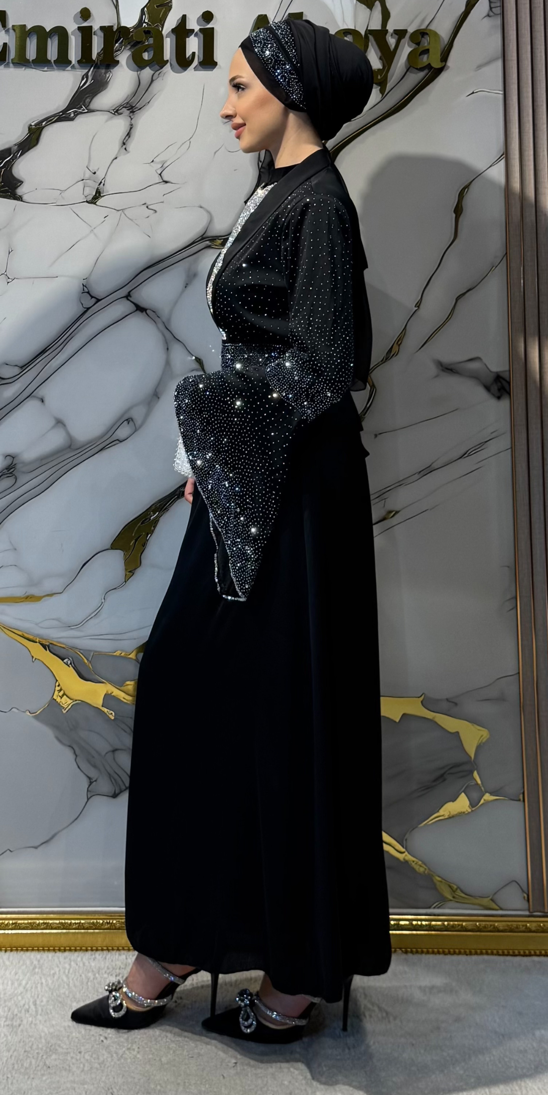 Yapışkan ve El İşlemeli Beyaz Taşlı Siyah Dubai Abaya – Şallı Kemerli Takı | EF0041 WSB