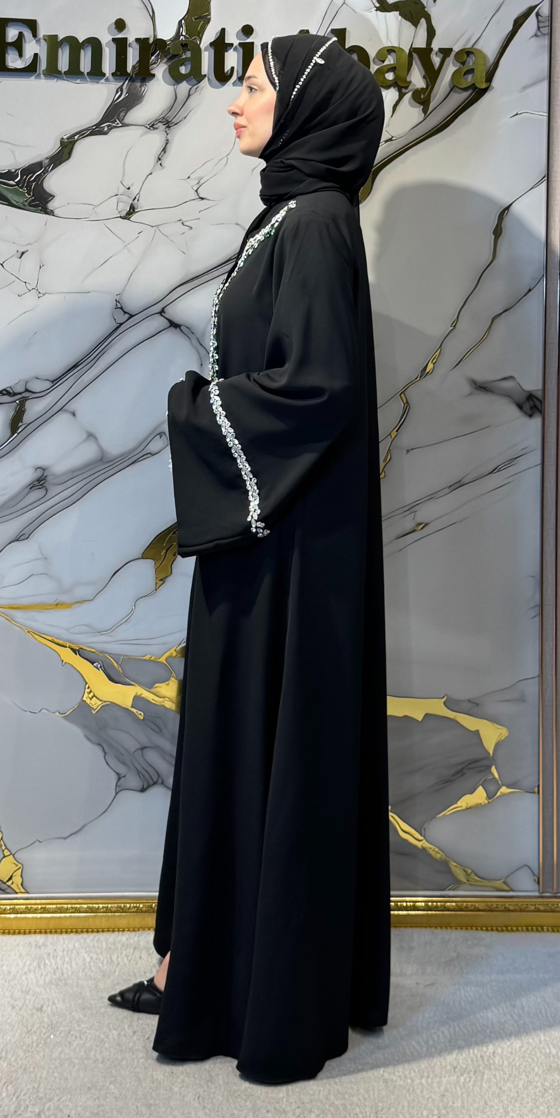 El Yapımı Beyaz ve Yeşil Taşlı Siyah İpek Dubai Abaya | Şal Dahil | EF0031 WSB
