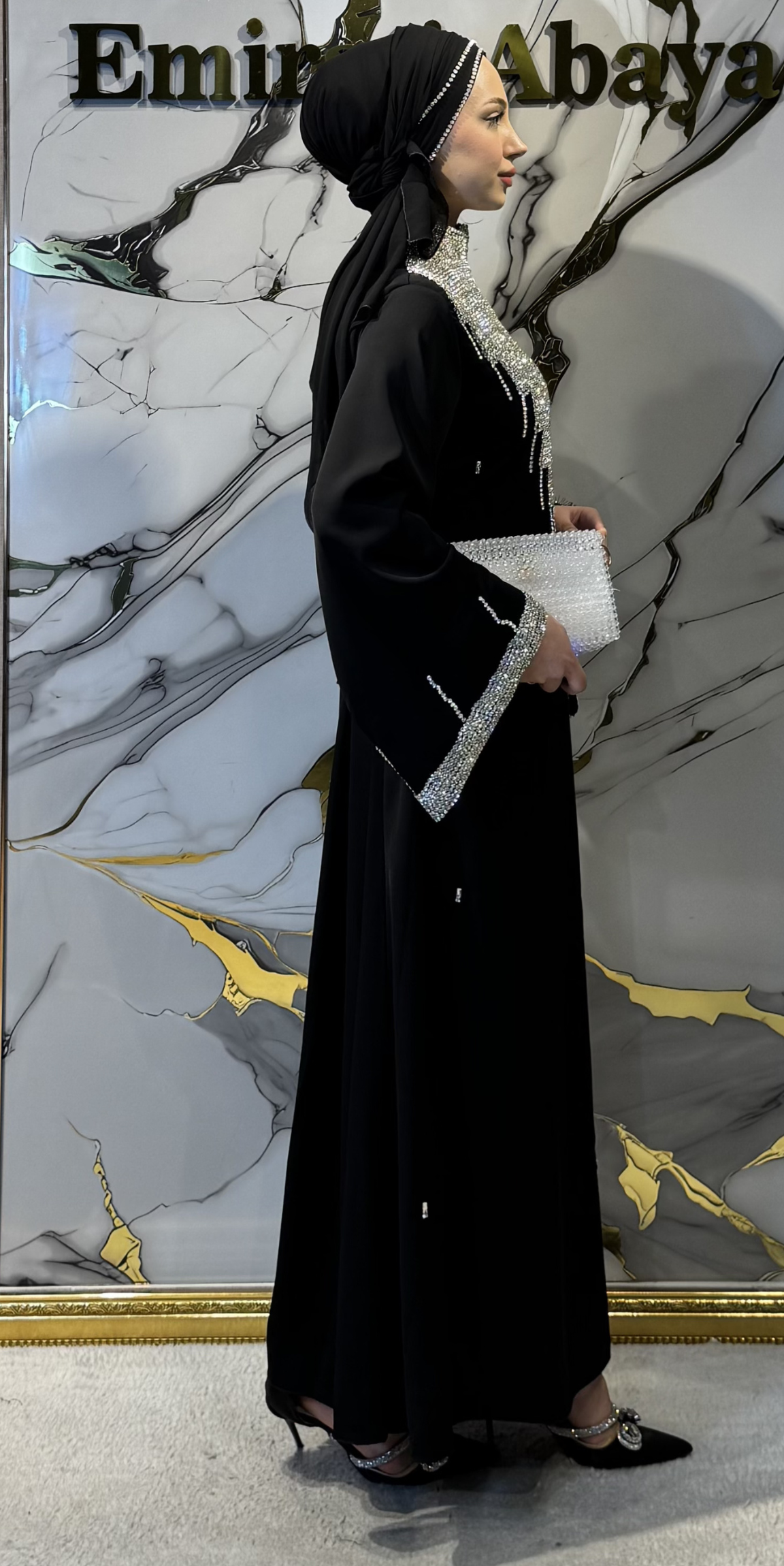 El Yapımı Beyaz Taşlı Siyah Dubai Abaya Püsküllü Taş Detaylı | EF0026 WSTB