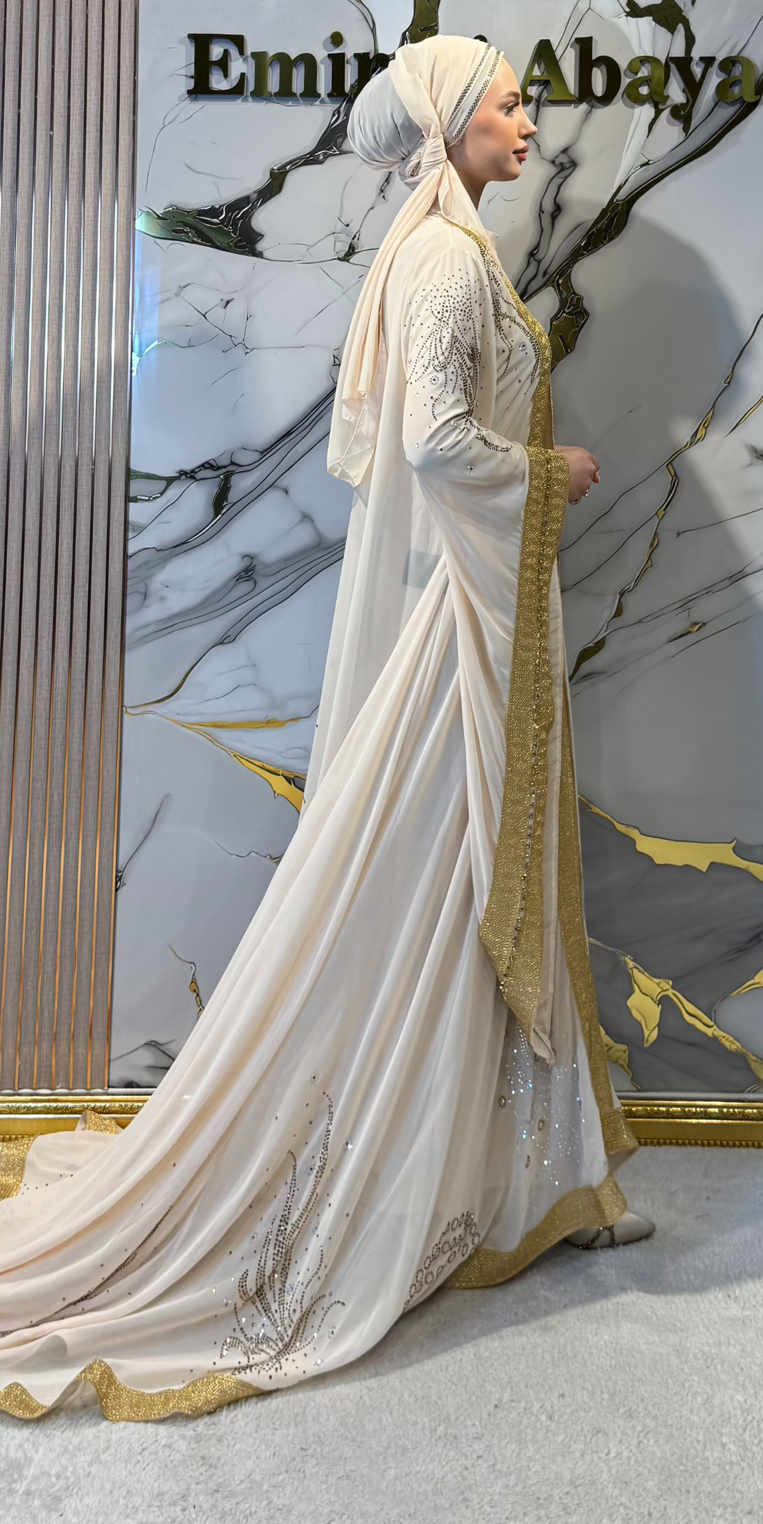 Luxury Cream Traditional Style 4-Piece Set with Gold Details