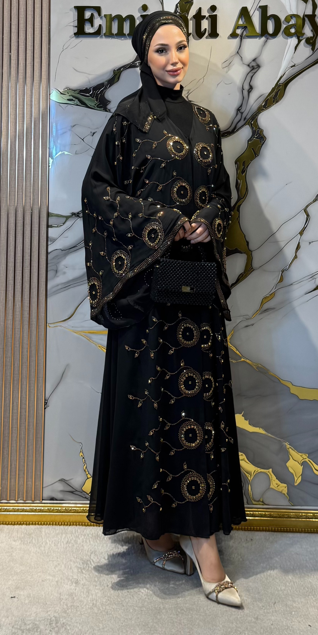 Önü Gold Taşlarla Süslenmiş Siyah Şifon Abaya TM077 GSB