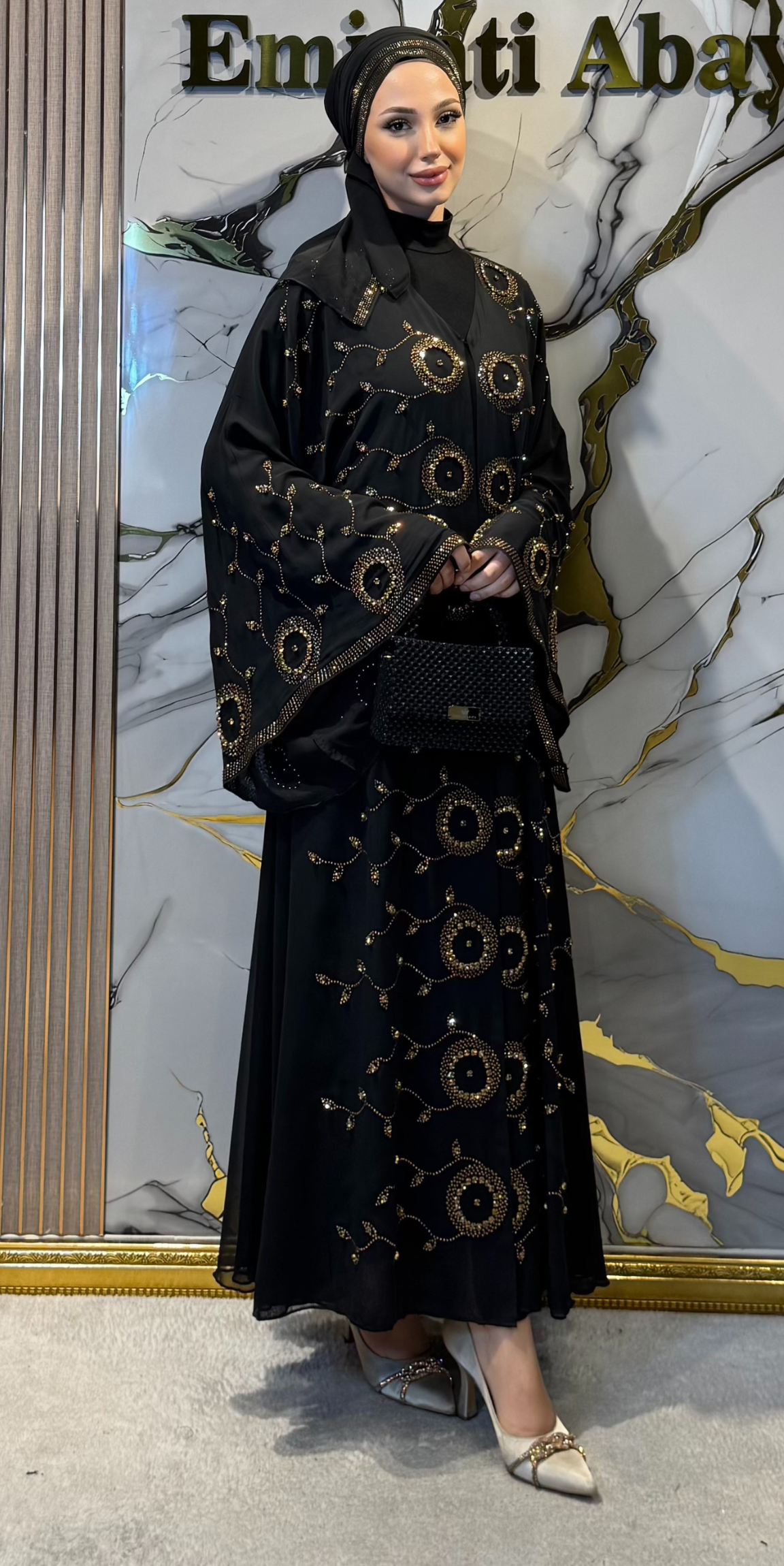 Önü Gold Taşlarla Süslenmiş Siyah Şifon Abaya TM077 GSB