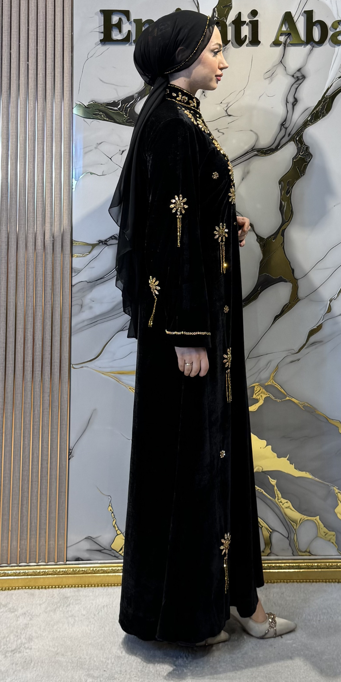 El Yapımı Gold Çiçek Taşlı Lüks Siyah Kadife Abaya Şal Dahil | EF0028 GSVB