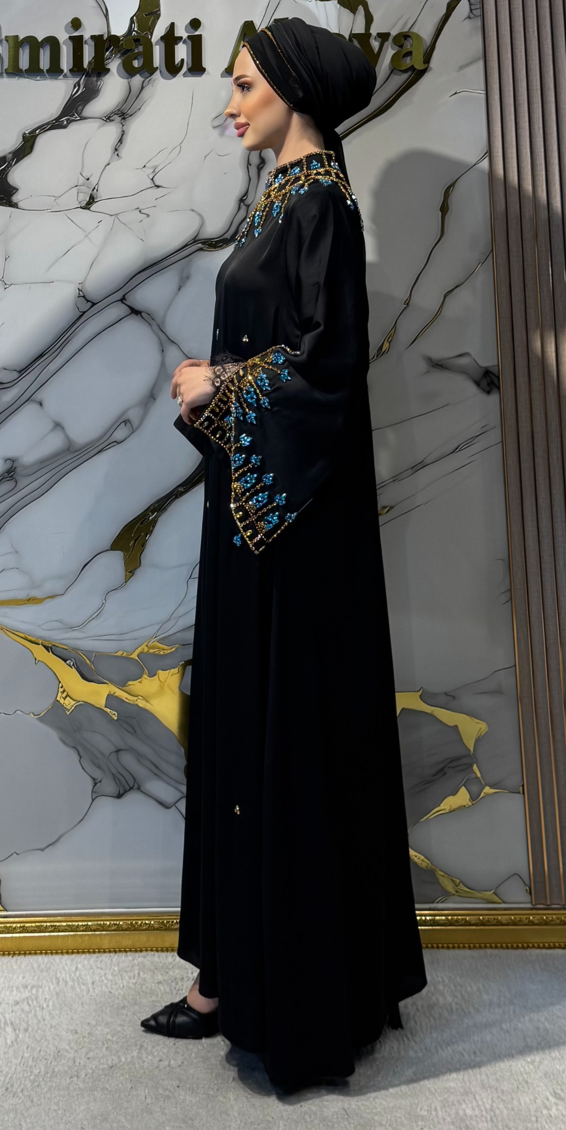 El İşlemeli Mavi Altın Taşlı Kelebek Kollu Siyah Dubai Abaya – Şallı Takım | EF0025 GSDB