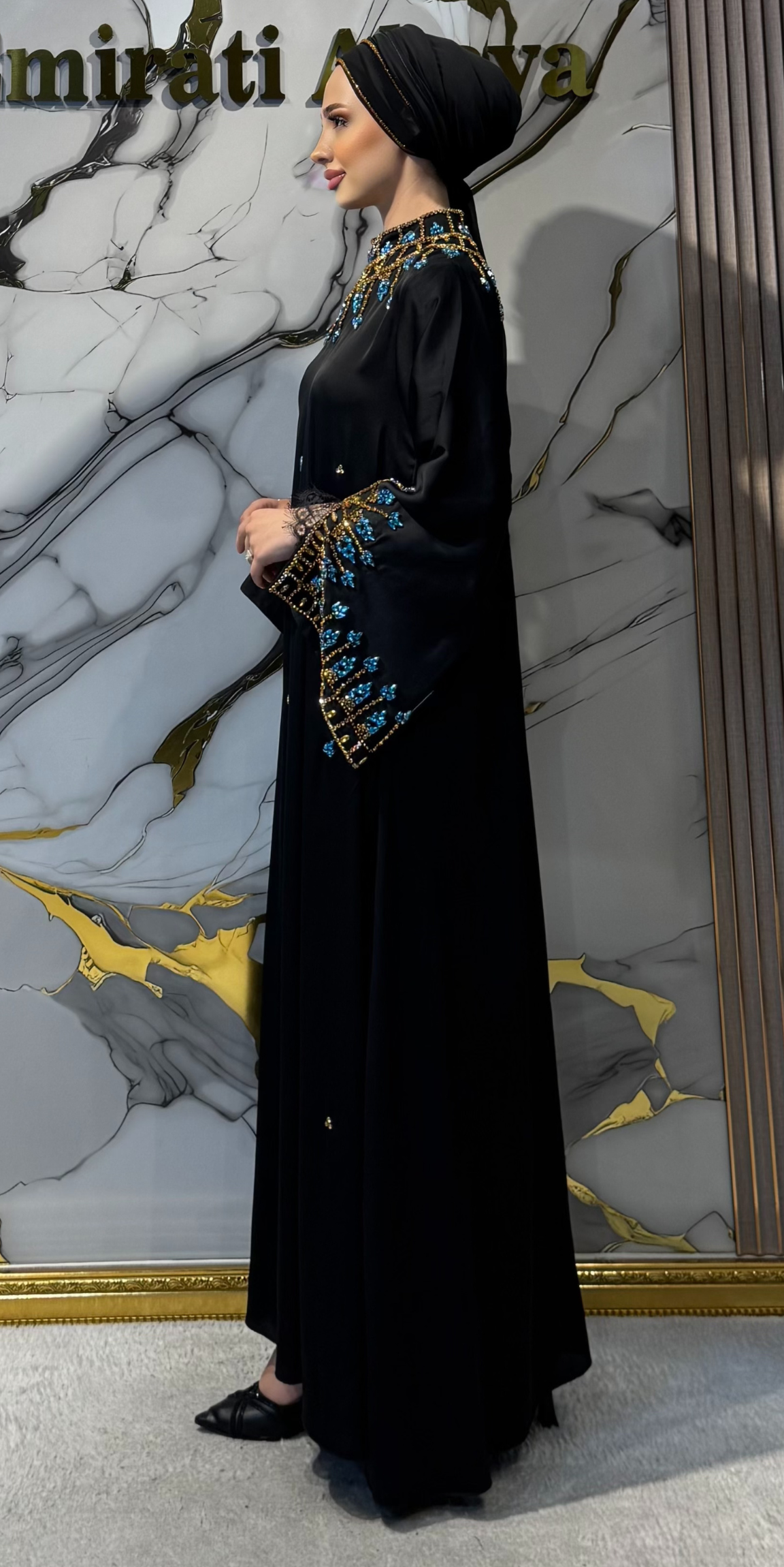 El İşlemeli Mavi Altın Taşlı Kelebek Kollu Siyah Dubai Abaya – Şallı Takım | EF0025 GSDB
