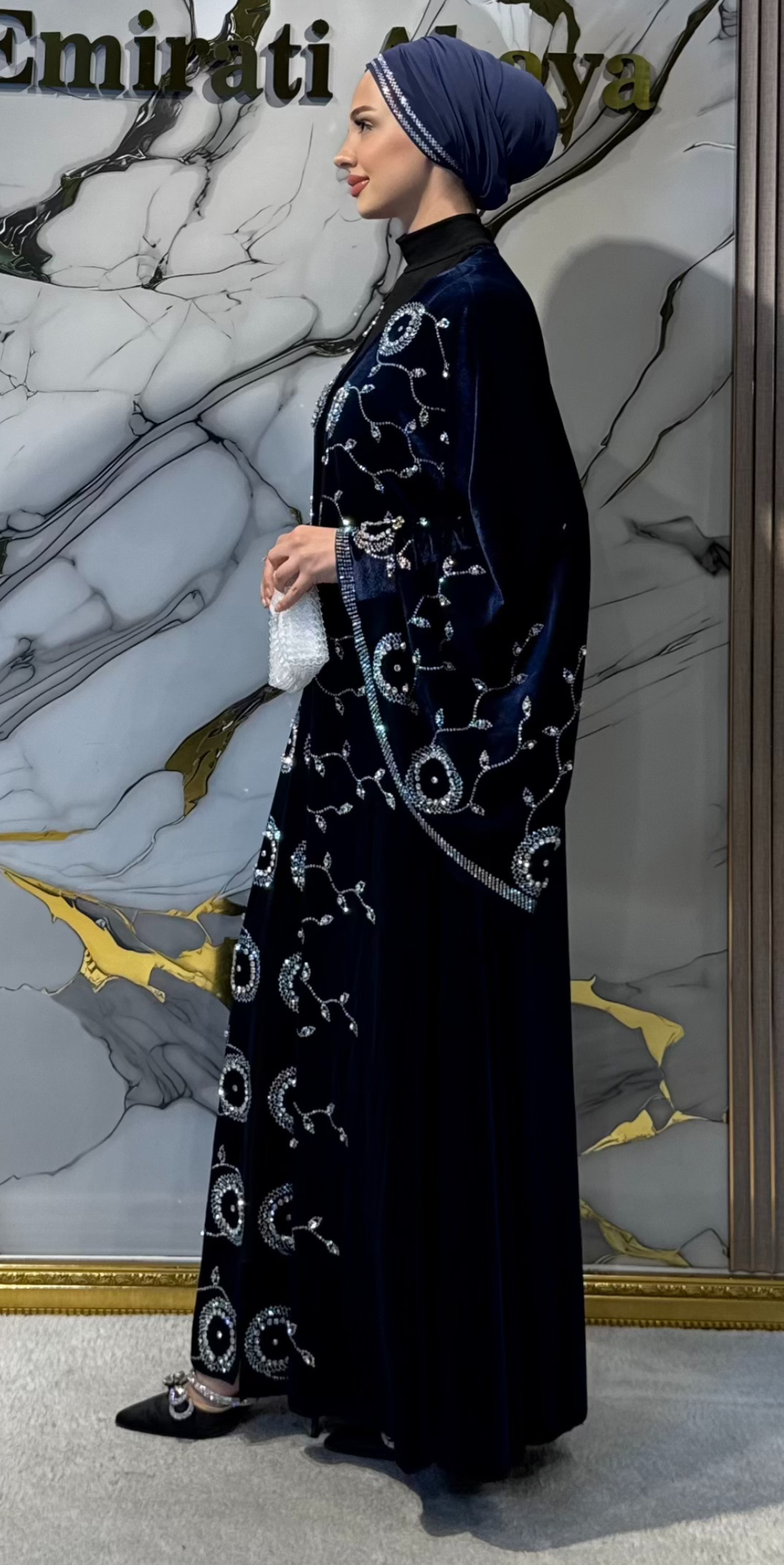 Önü JanJan Taşlarla Süslenmiş Lacivert Kadife Abaya - Çıtçıtlı Zarif Model TM77 JSL