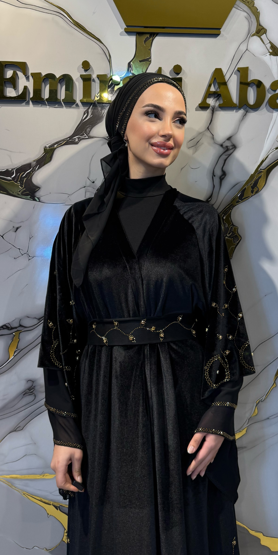 Dubai Tasarım Altın Taşlı Siyah Kadife Abaya
