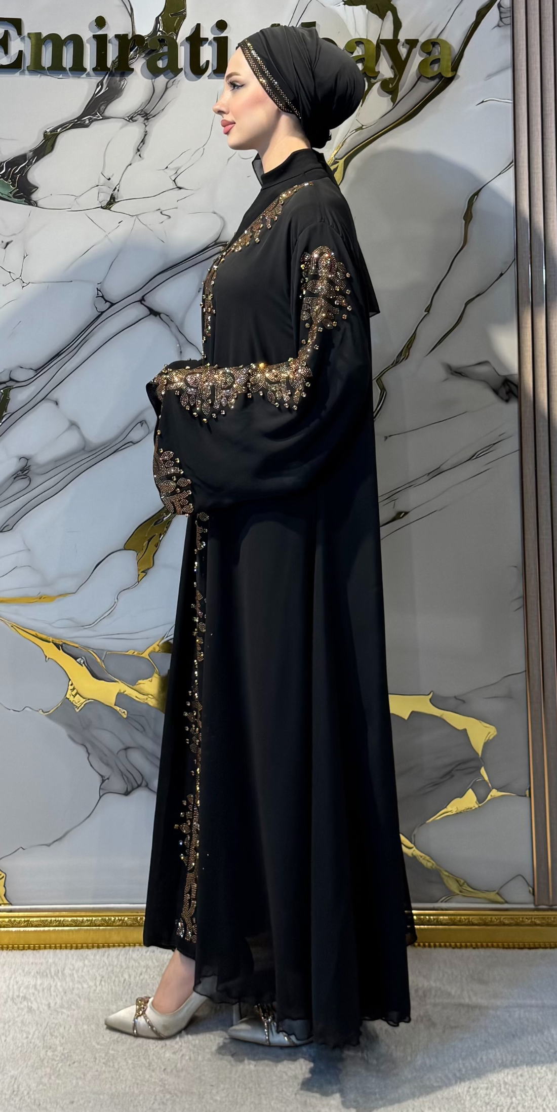 Önü ve Omuzdan Kollara Kadar Gold Taşlı Şık Siyah Şifon Abaya TM079 GSB