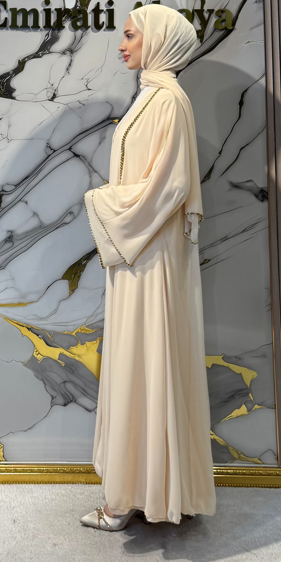 Önü Yırtmaçlı Gold Taşlı Şifon Bej Abaya