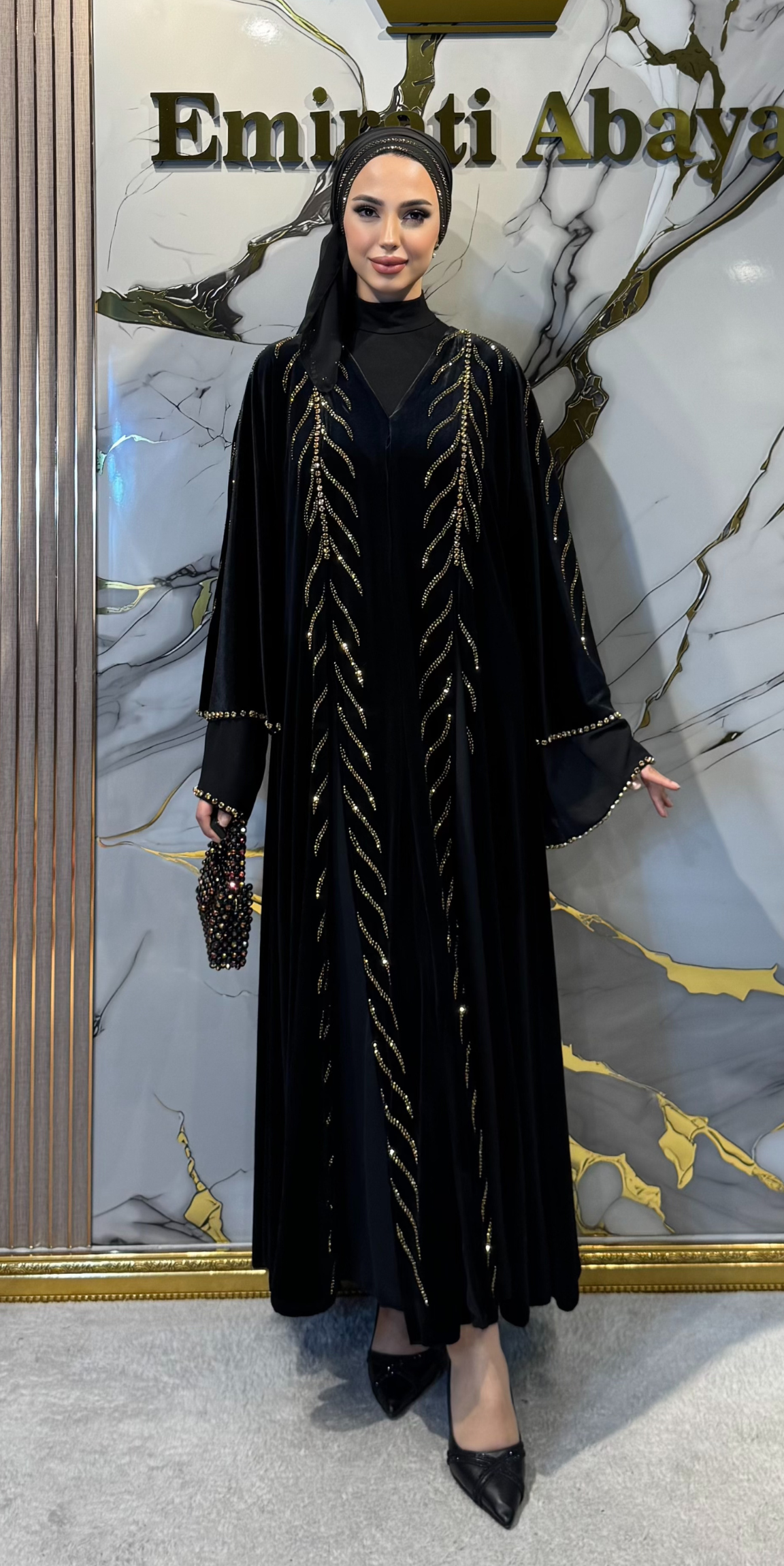 Altın Taşlı Emirati Tasarım Siyah Kadife Abaya