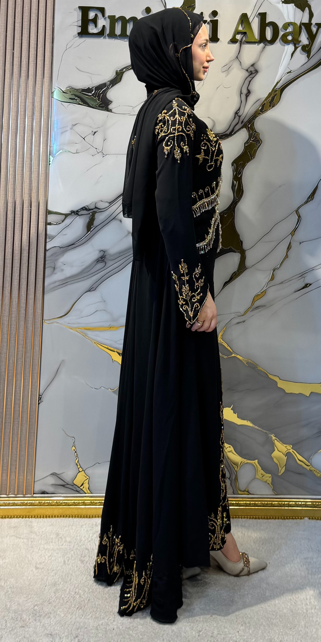 El İşlemeli Altın Taşlı Siyah Abaya – Şallı Takım | EF0023 GSB